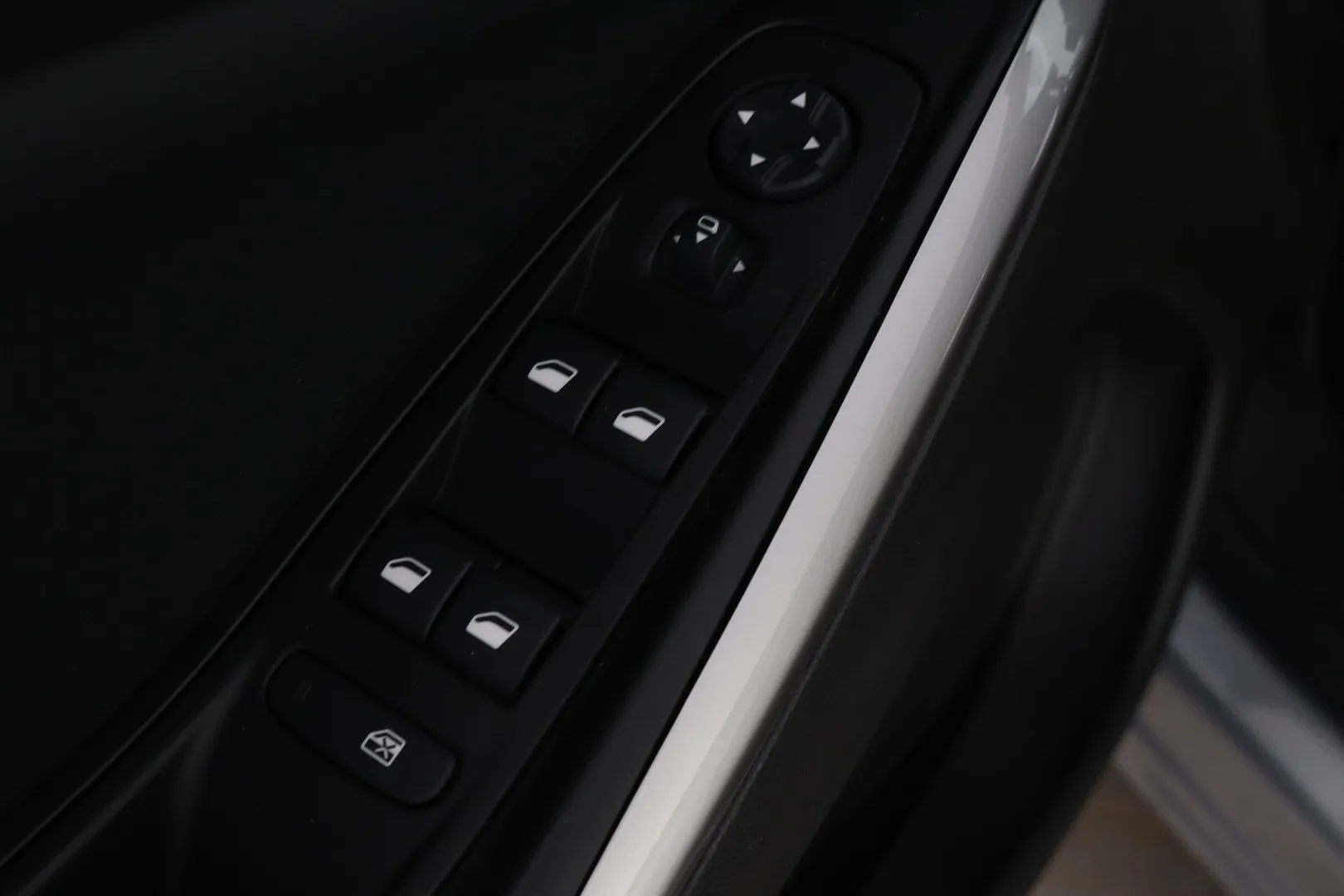 Opel Grandland RUX-565 carousel image