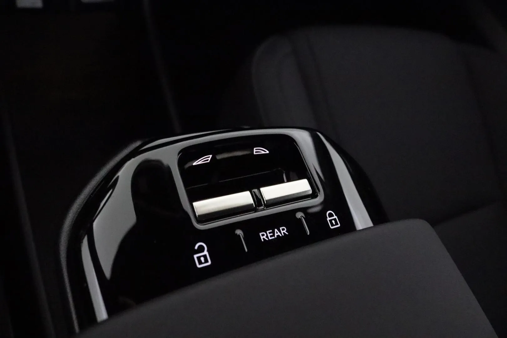 VOLVO EX30 JNO-560 carousel image