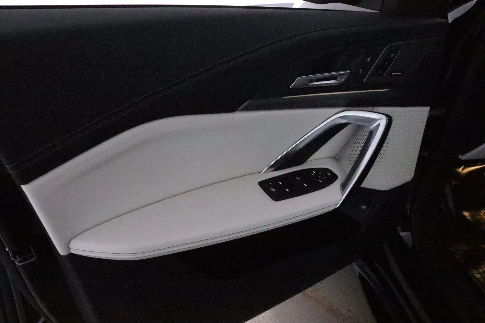 BMW iX2 FSL-859 carousel image