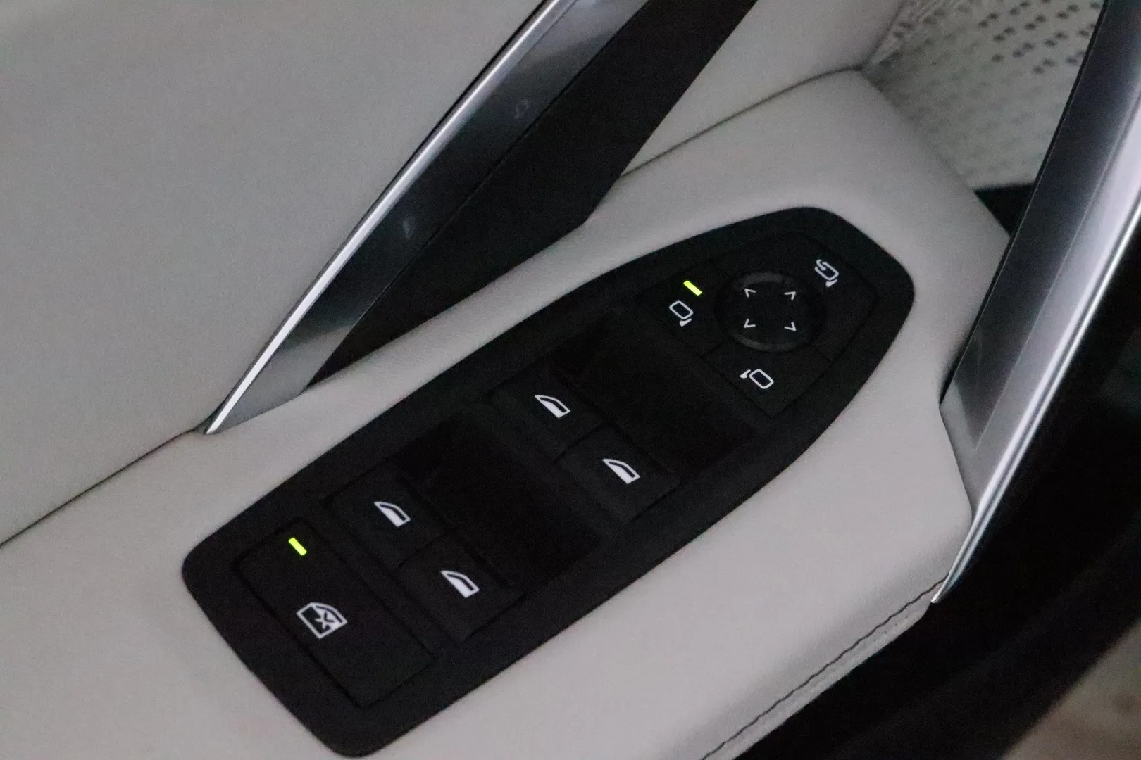 BMW iX2 FSL-859 carousel image