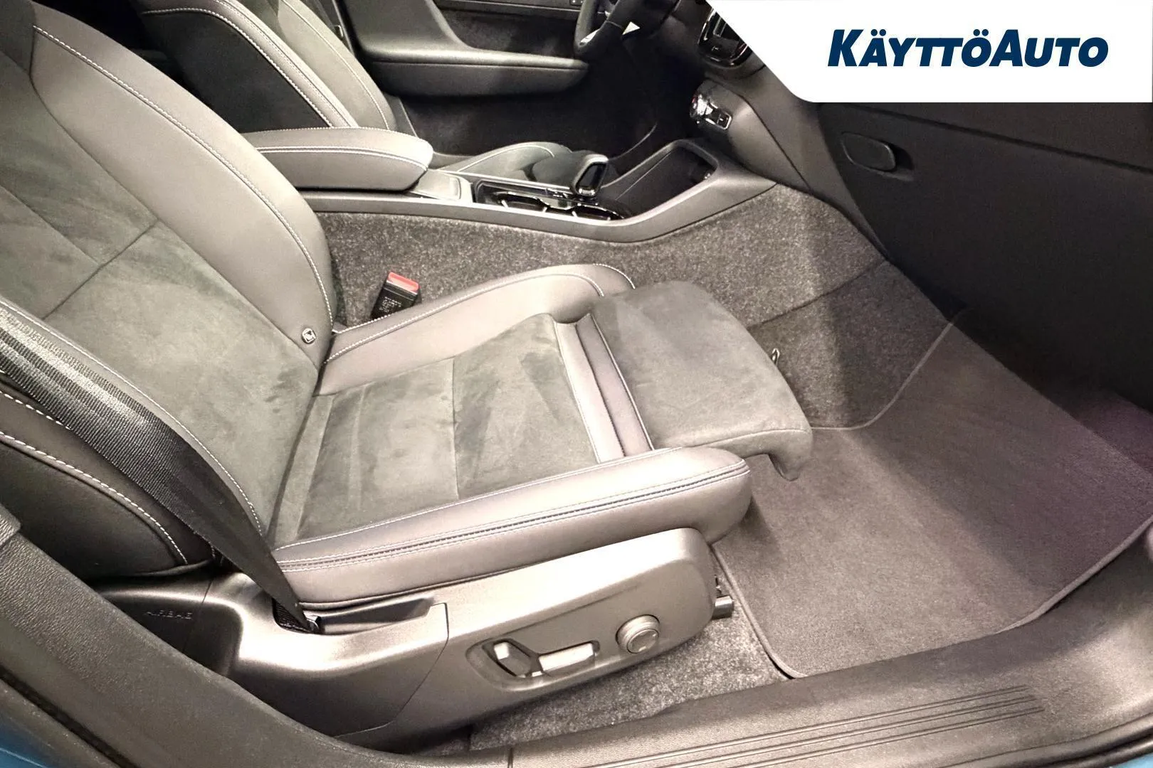 VOLVO EC40 NOH-268 carousel image