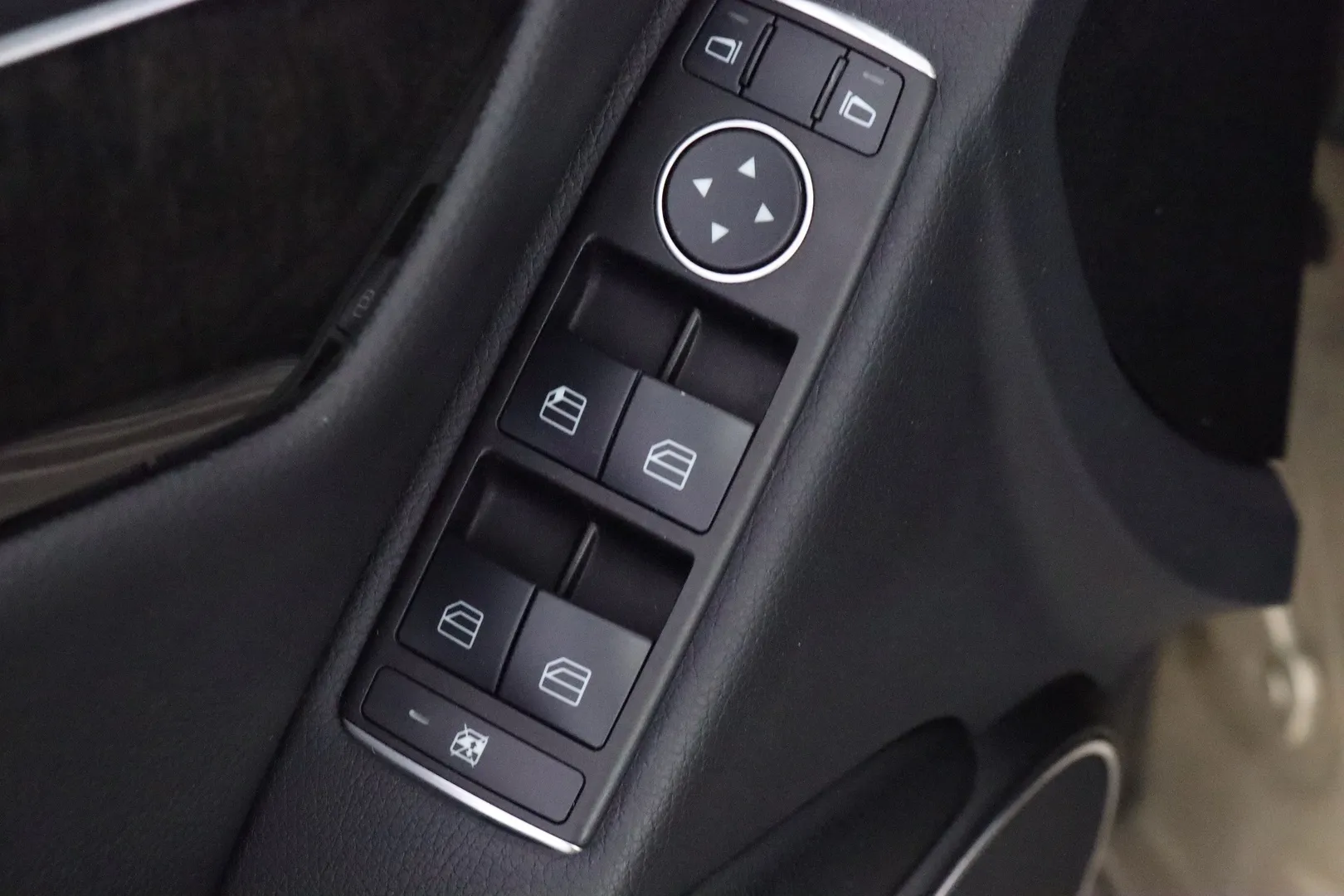 Mercedes-Benz C BXA-590 carousel image