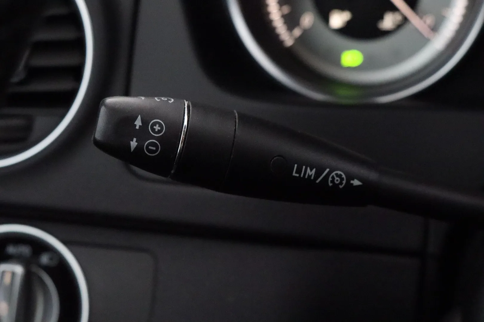 Mercedes-Benz C BXA-590 carousel image