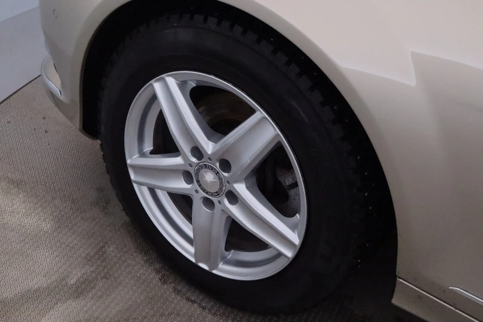 Mercedes-Benz C BXA-590 carousel image