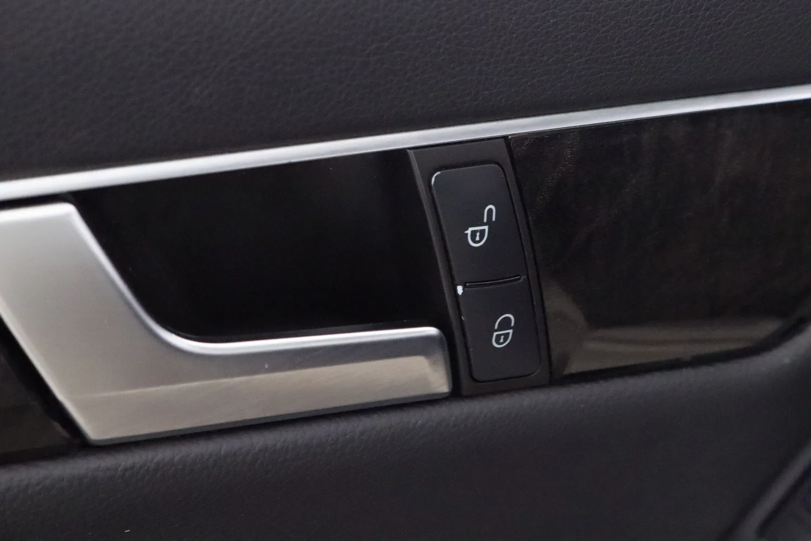 Mercedes-Benz C BXA-590 carousel image