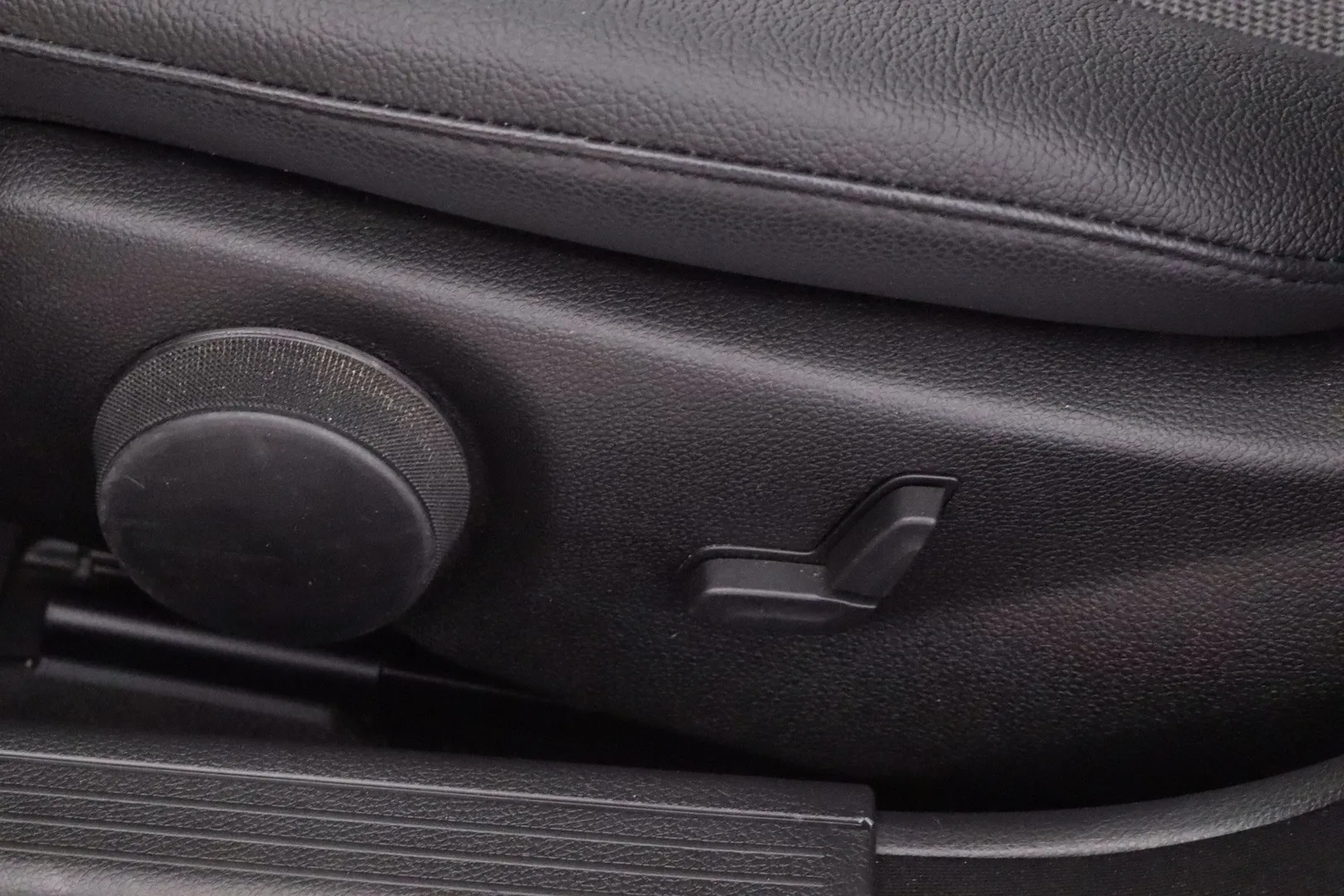 Mercedes-Benz C BXA-590 carousel image