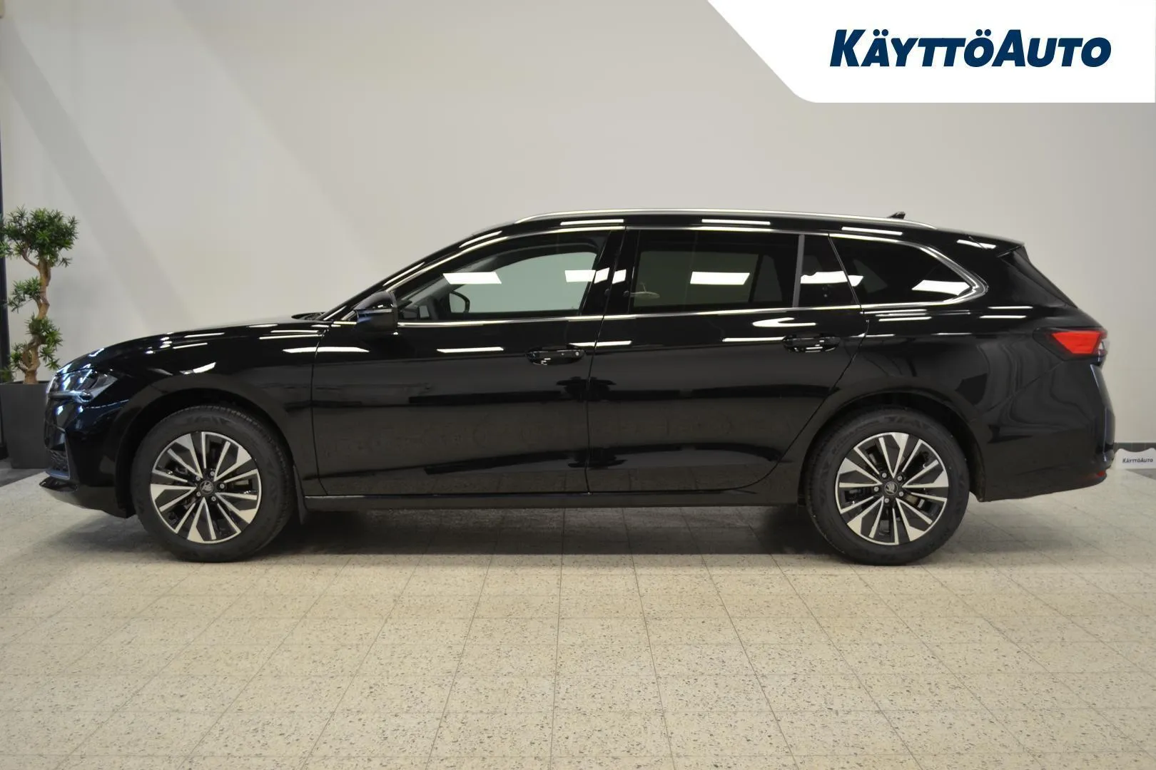 Skoda Superb ZPZ-989 carousel image