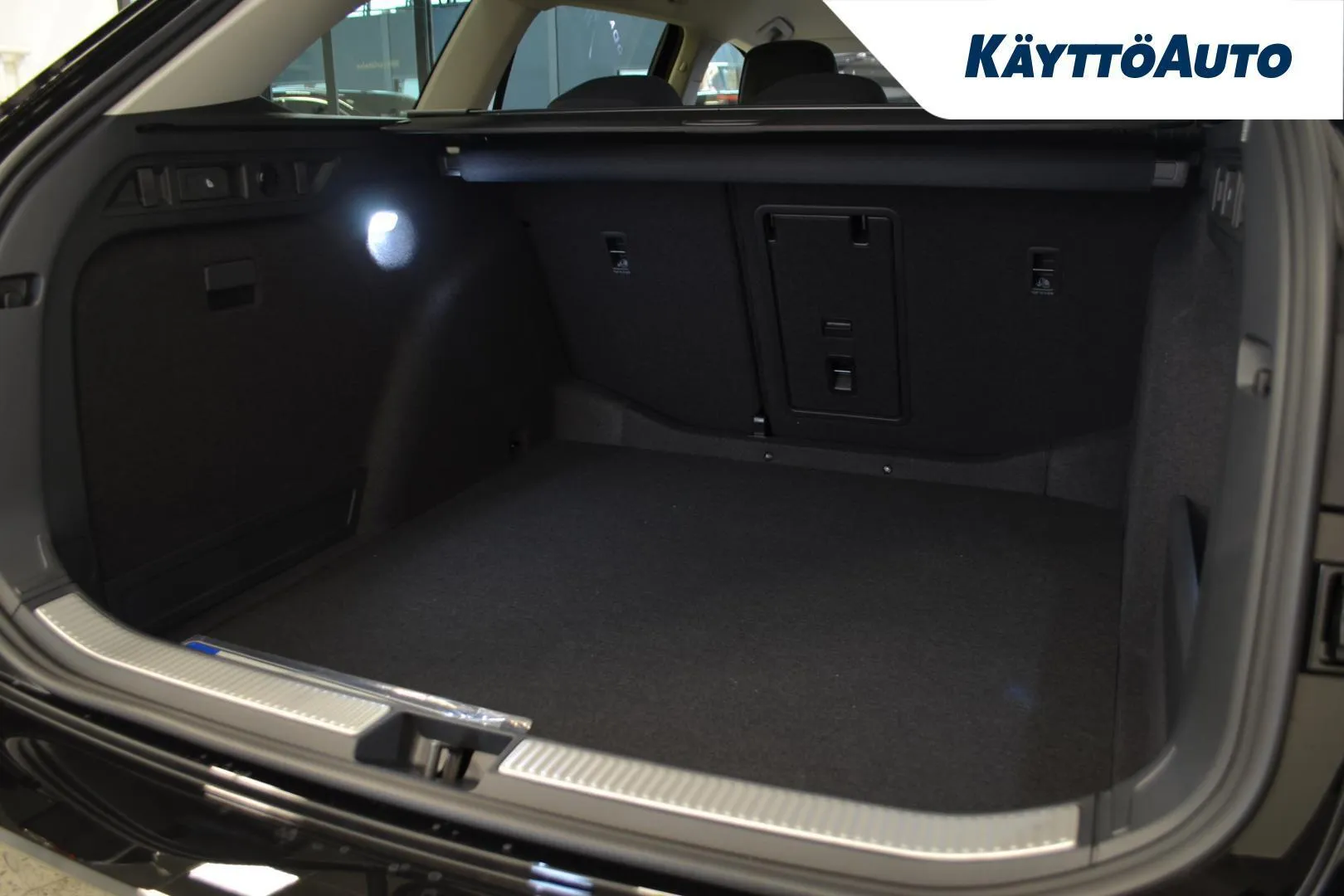 Skoda Superb ZPZ-989 carousel image