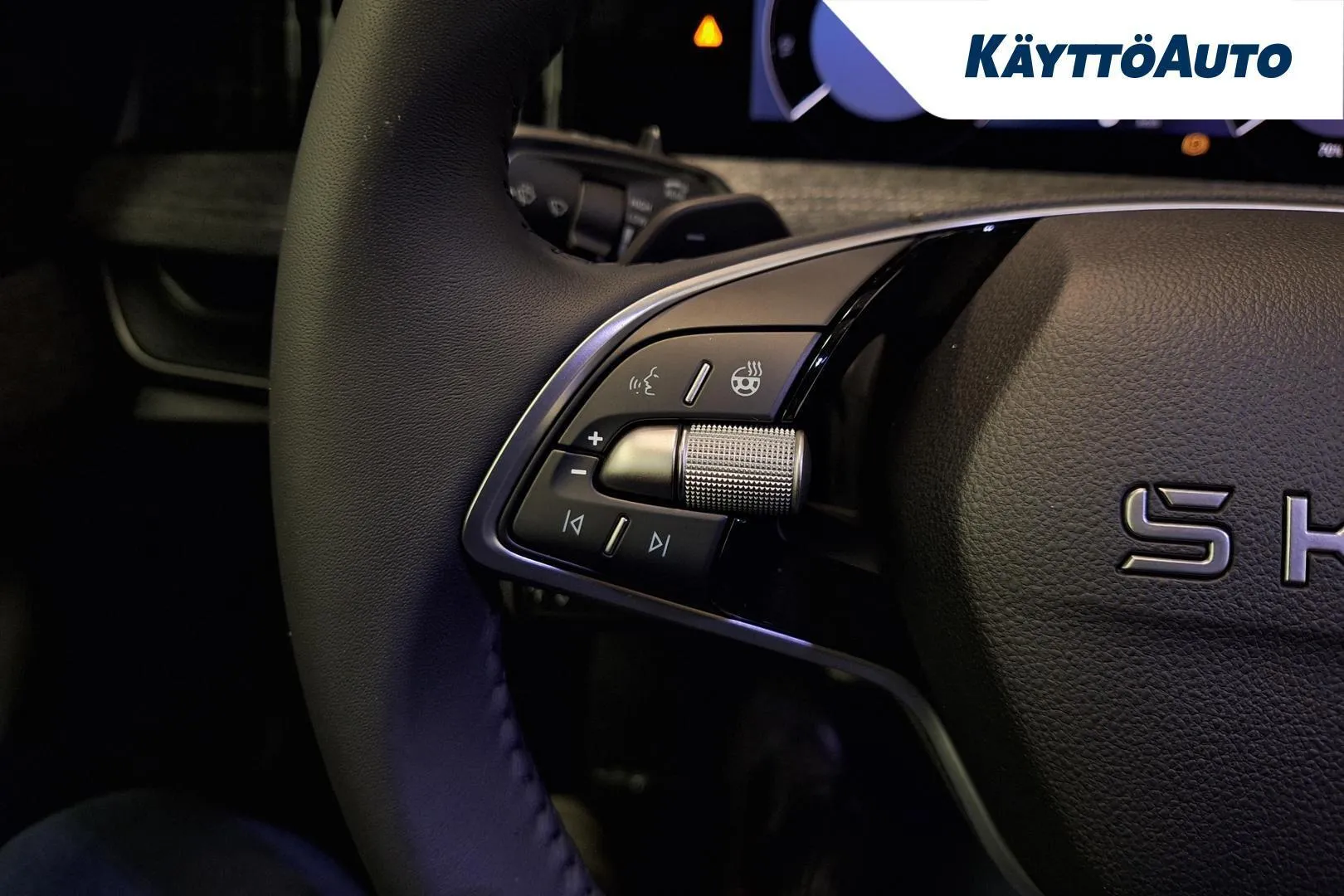 Skoda Superb ZPZ-989 carousel image