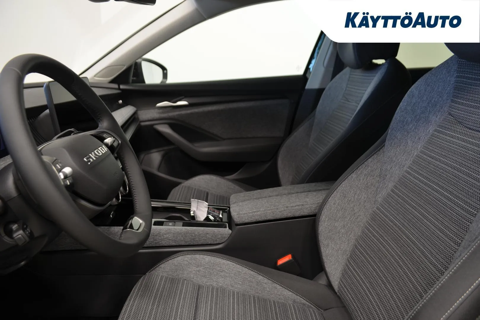 Skoda Superb ZPZ-989 carousel image