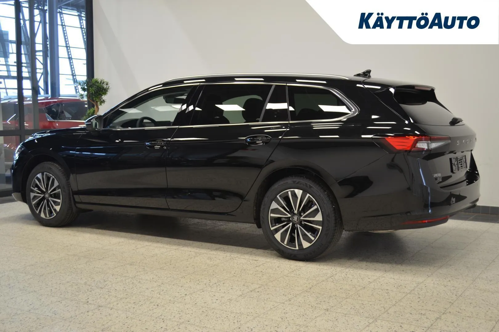 Skoda Superb ZPZ-989 carousel image