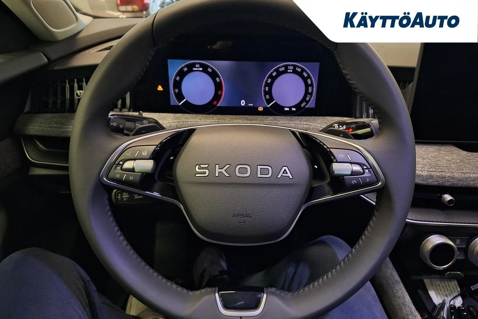 Skoda Superb ZPZ-989 carousel image