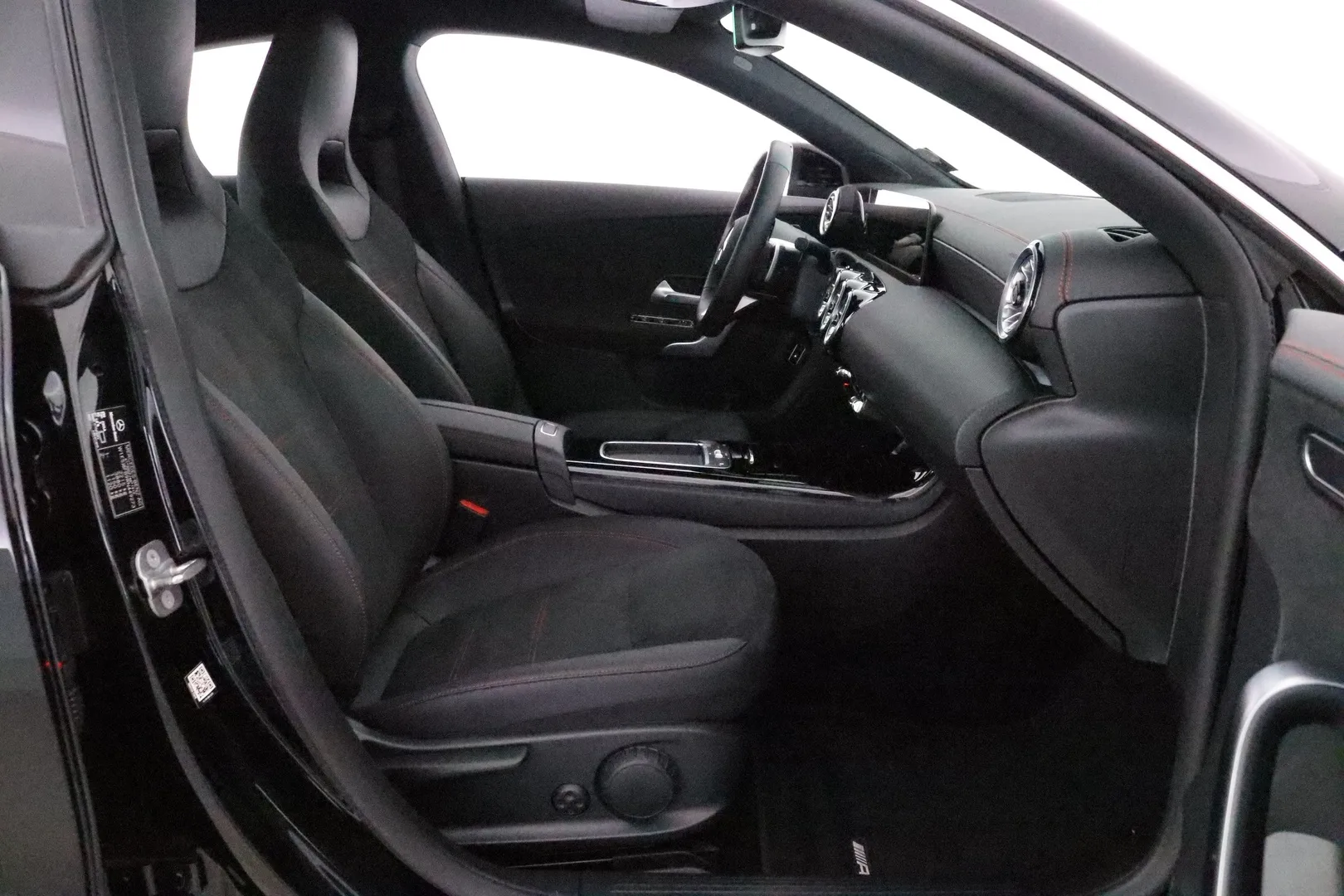 Mercedes-Benz CLA LSO-758 carousel image