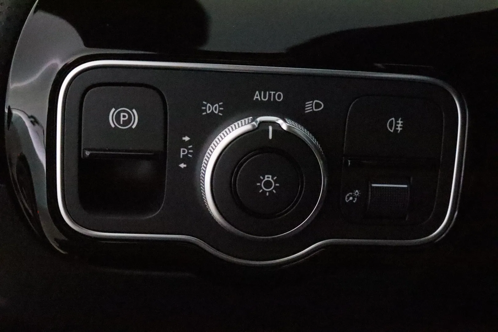 Mercedes-Benz CLA LSO-758 carousel image