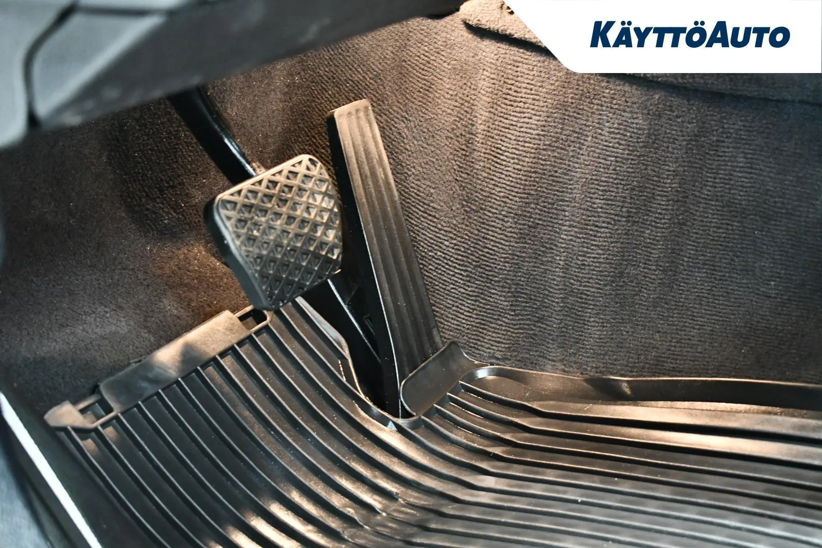 BMW 520 ZKT-718 carousel image