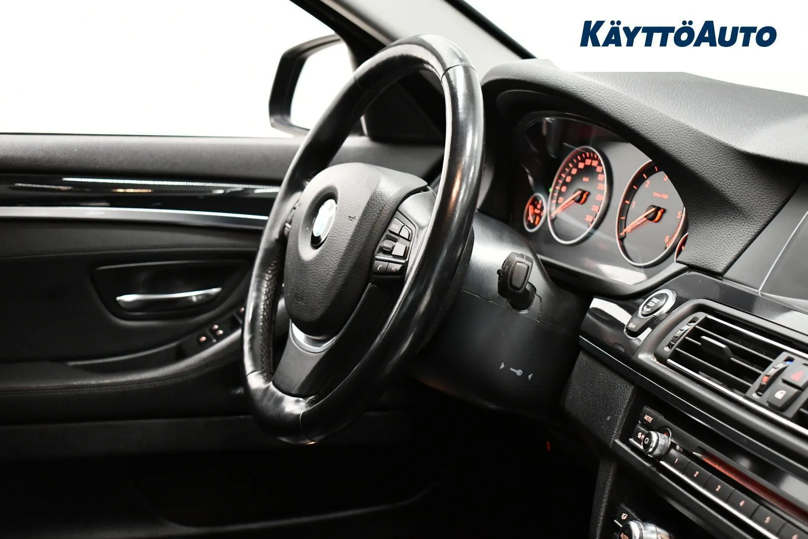 BMW 520 ZKT-718 carousel image