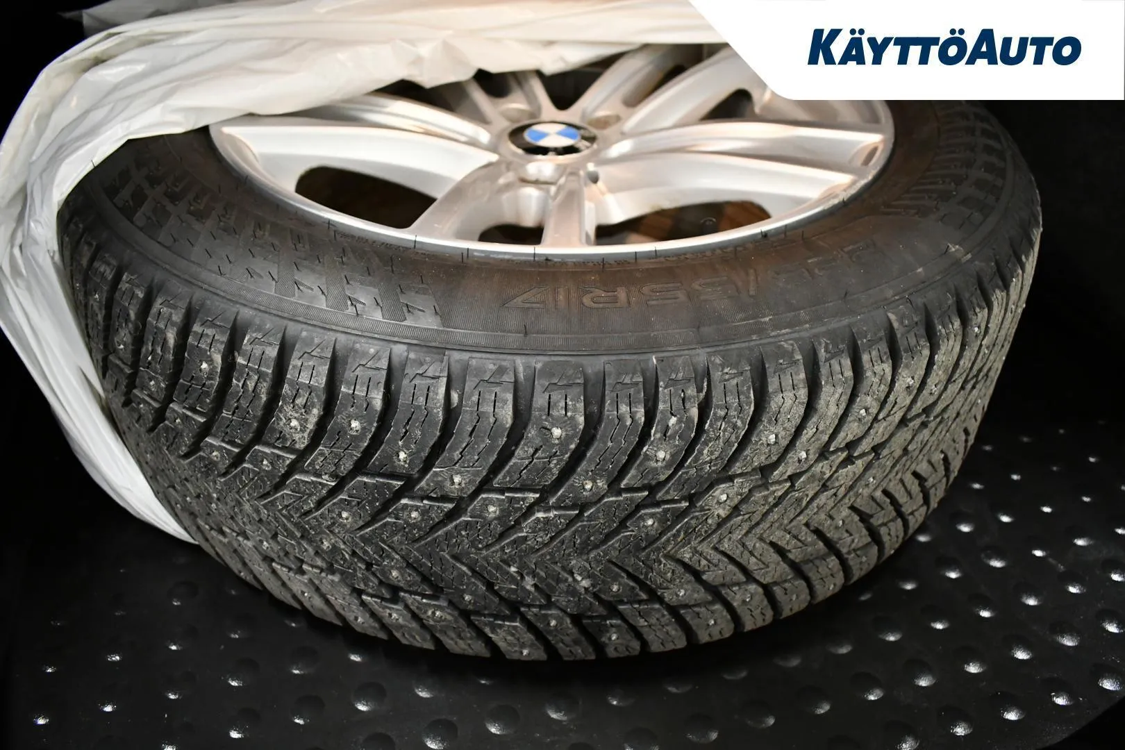 BMW 520 ZKT-718 carousel image