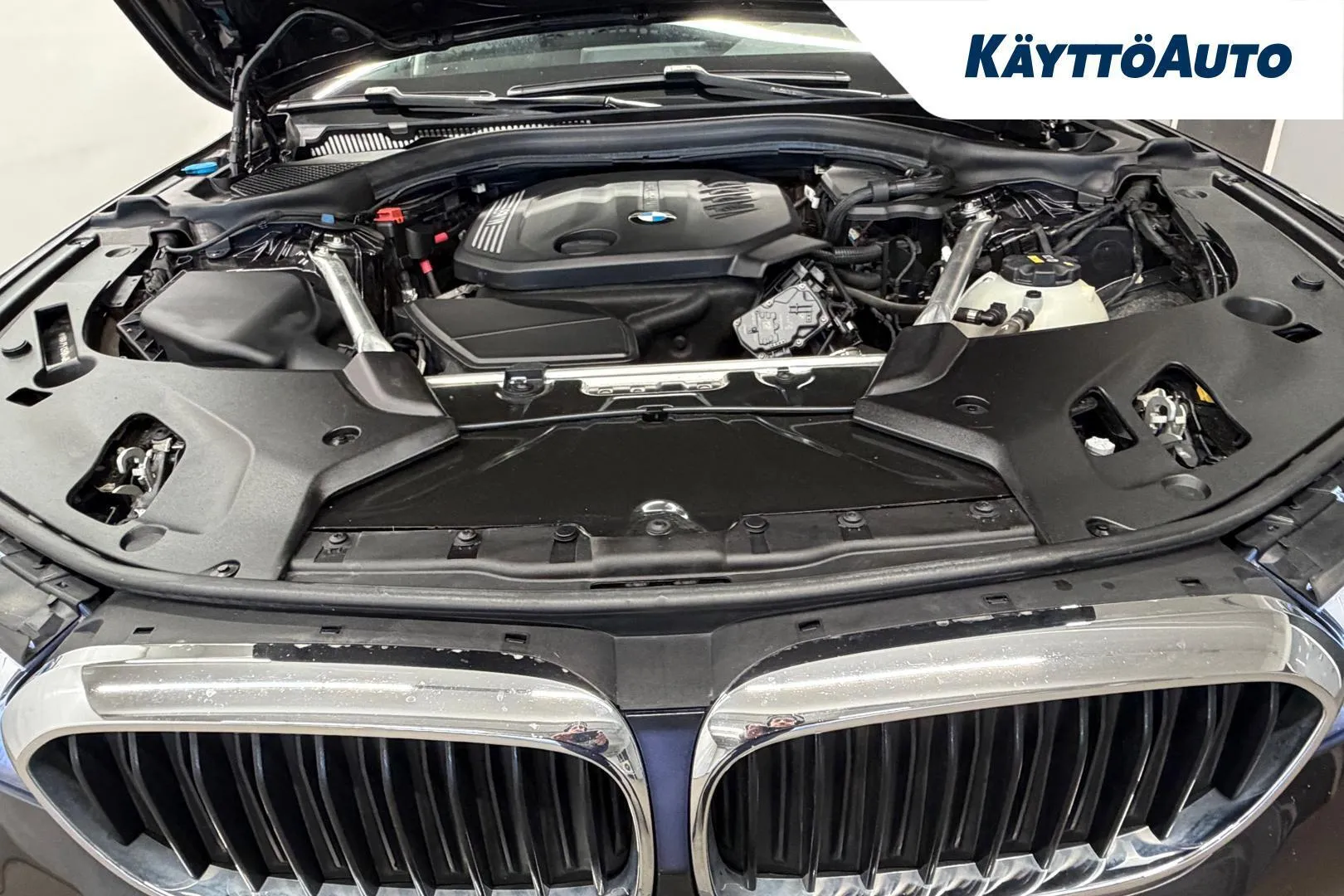 BMW 520 FOU-767 carousel image