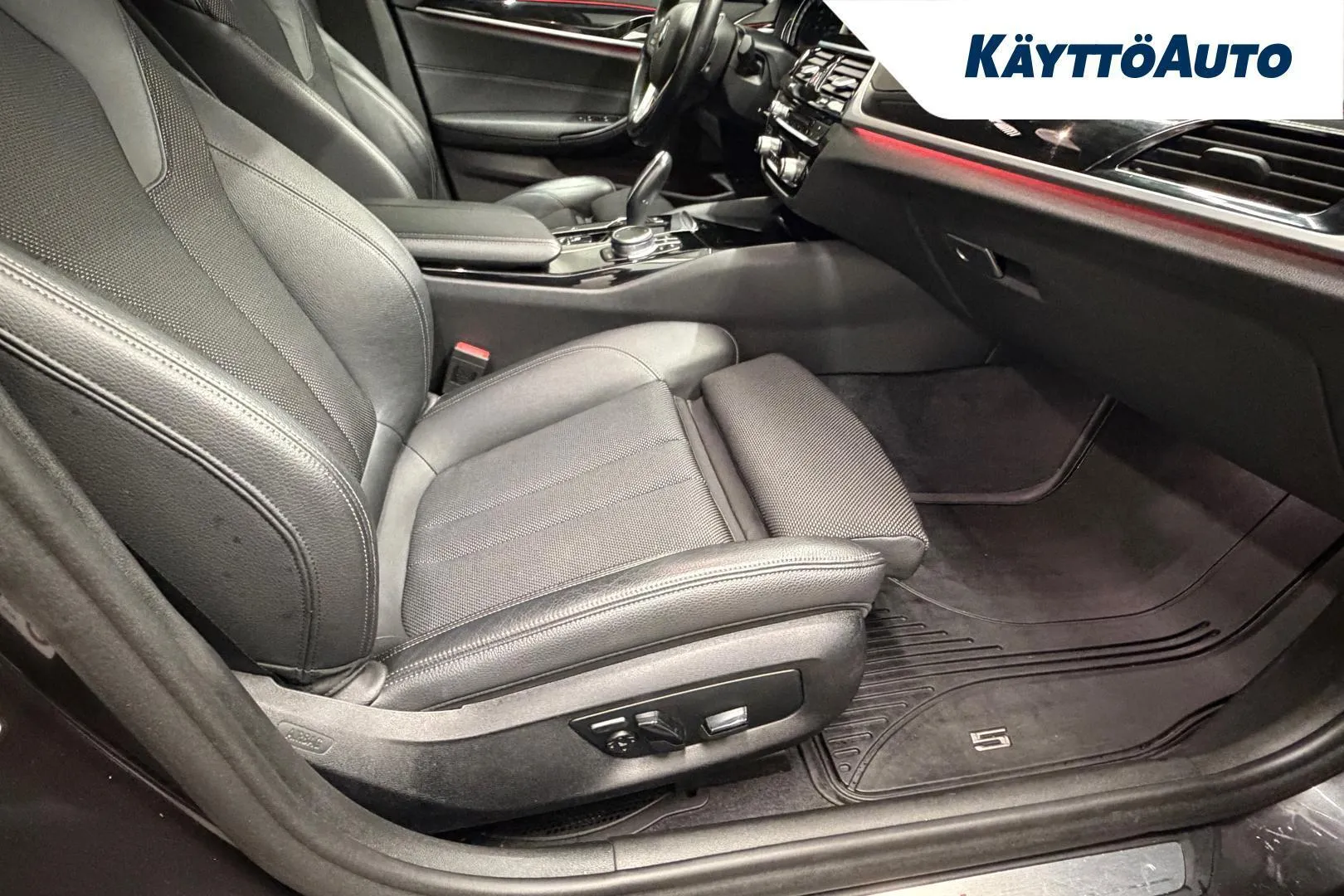 BMW 520 FOU-767 carousel image