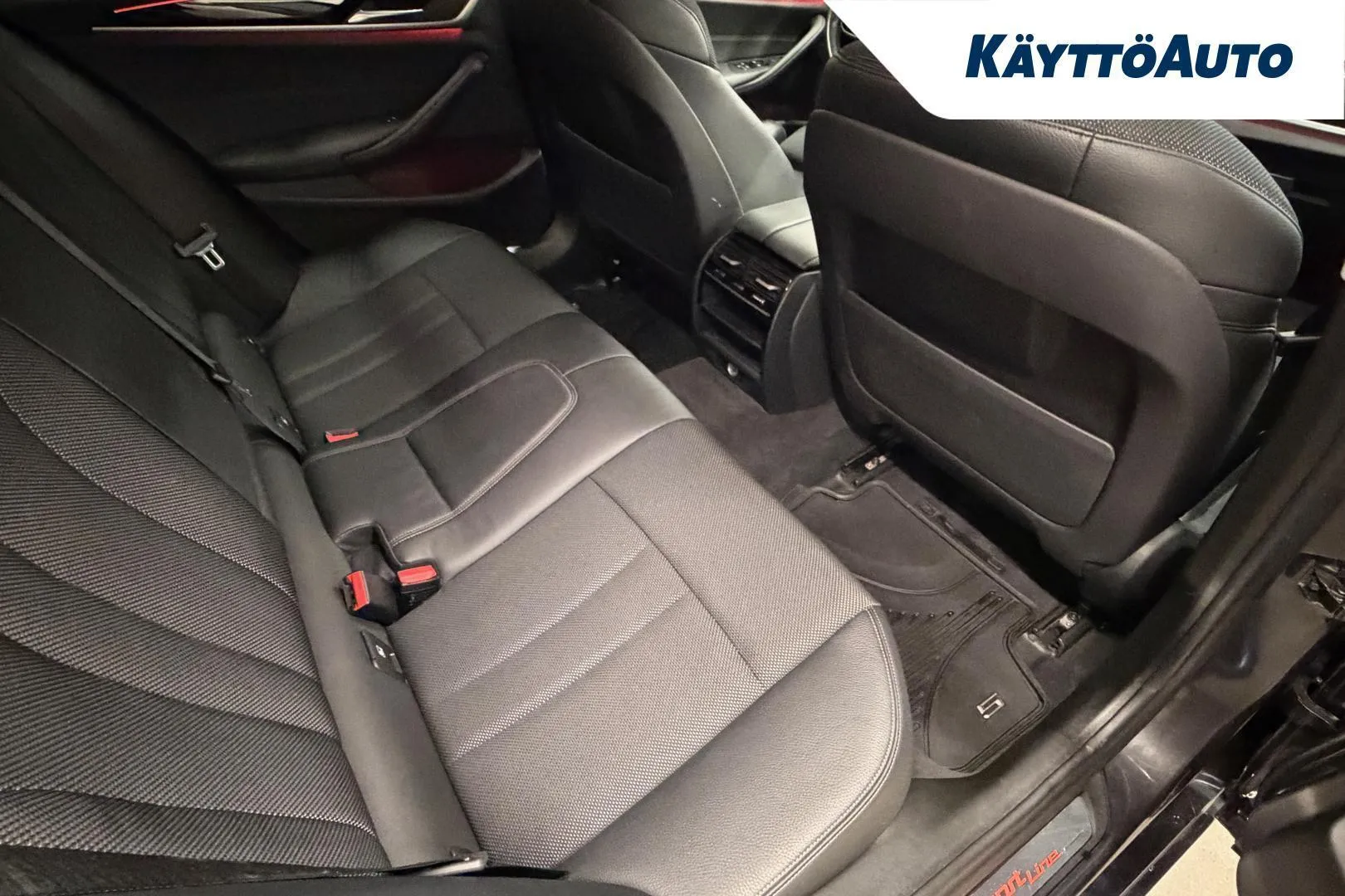 BMW 520 FOU-767 carousel image