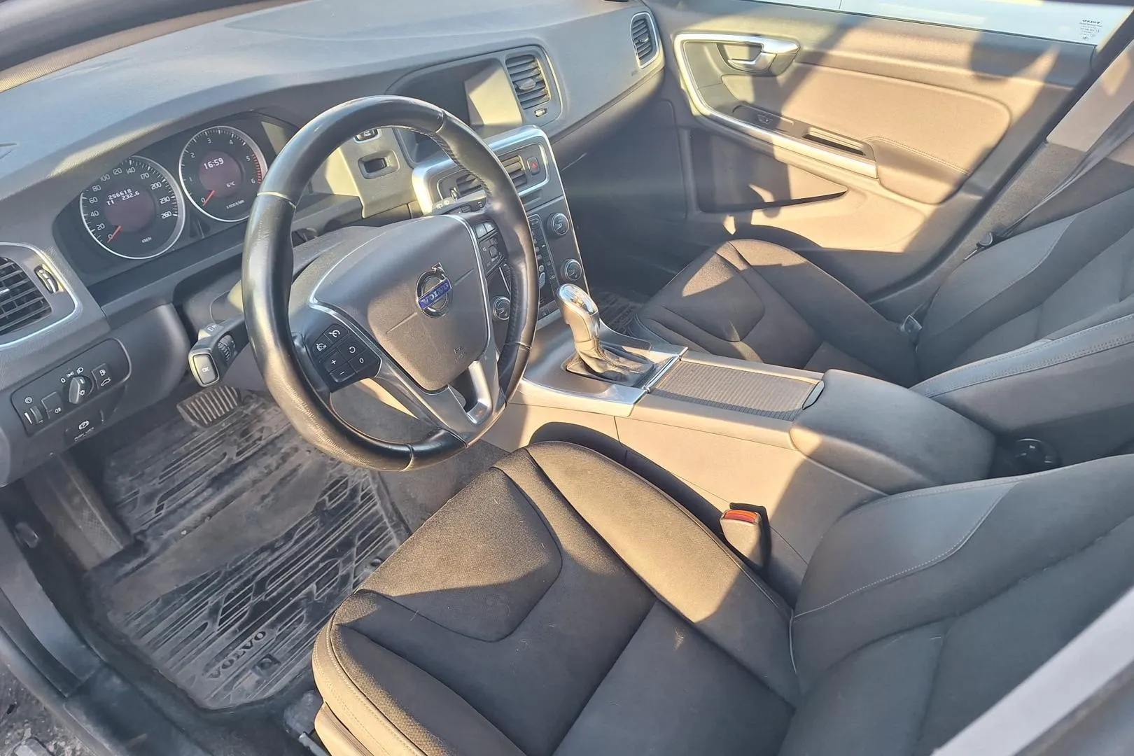 Volvo V60 JII-176 carousel image