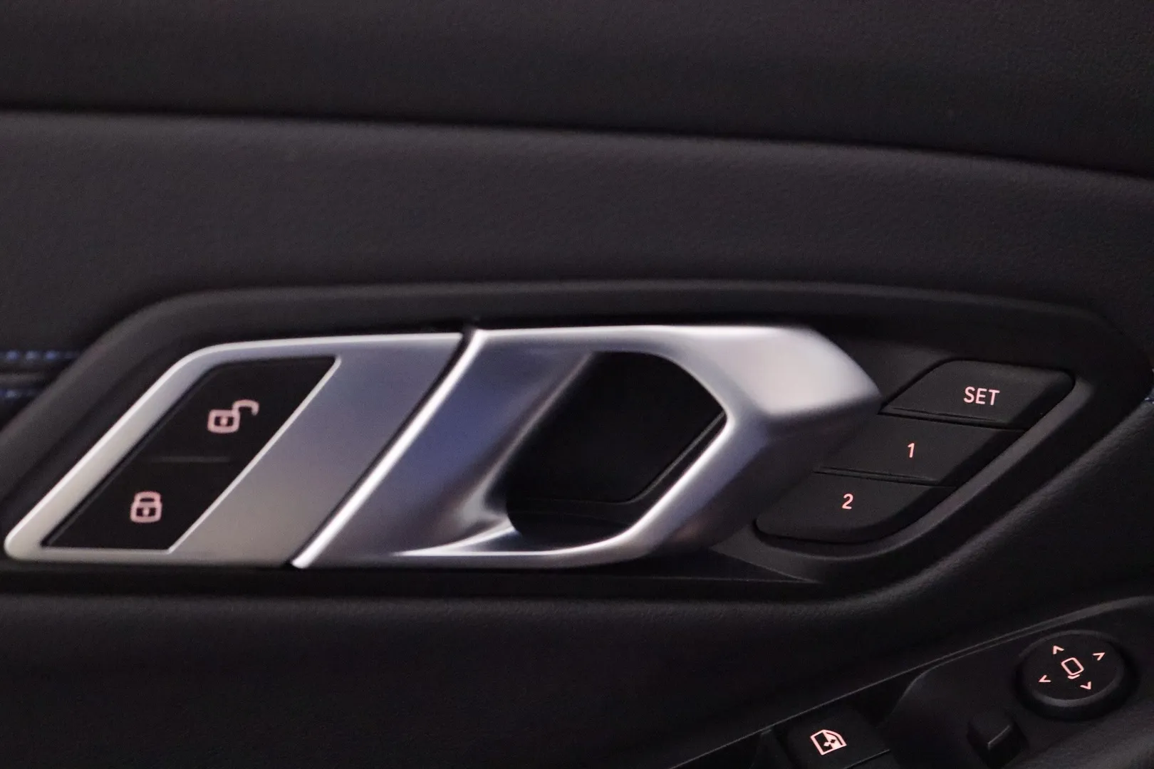 BMW 330 NMZ-600 carousel image