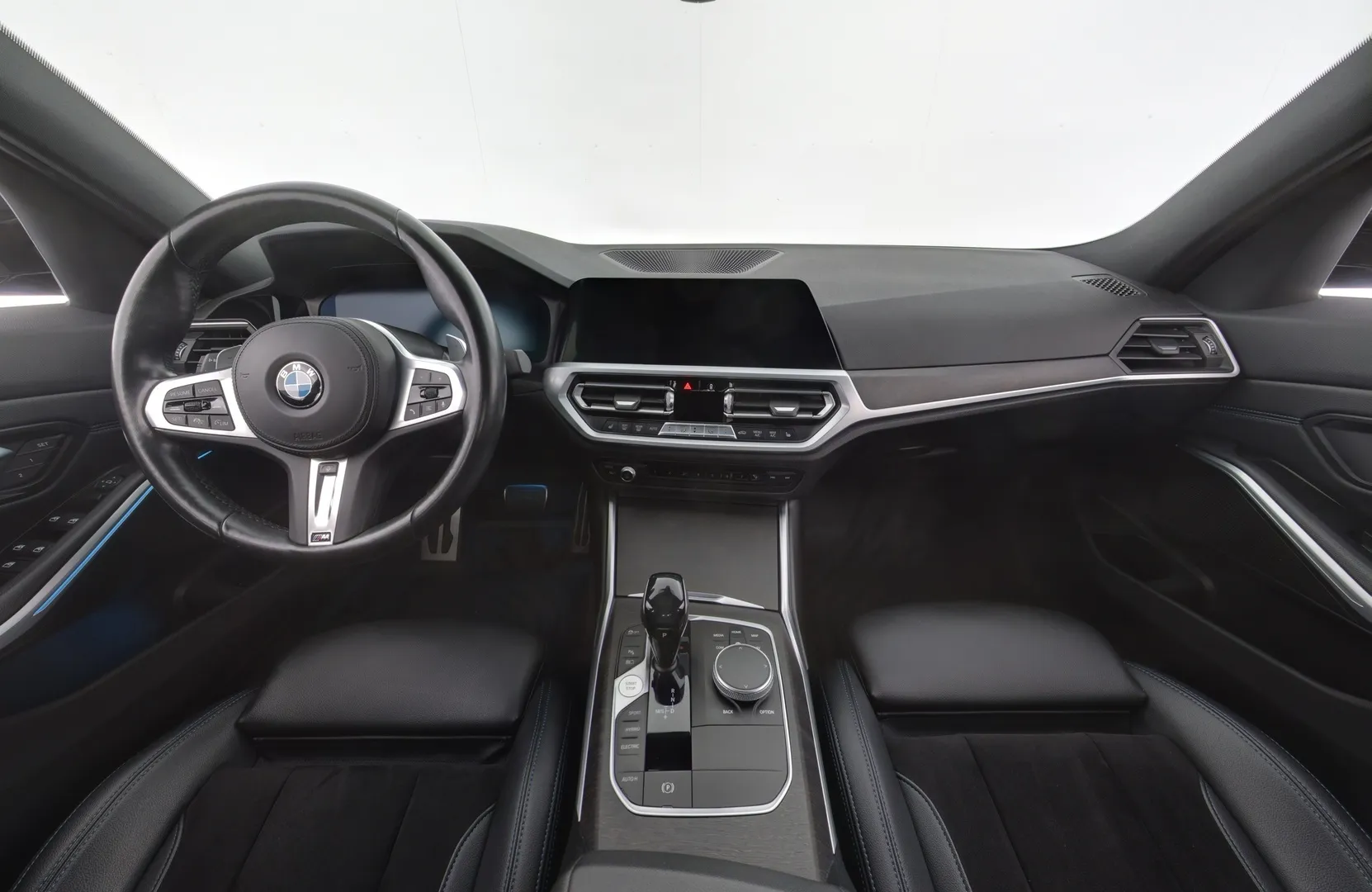 BMW 330 NMZ-600 carousel image