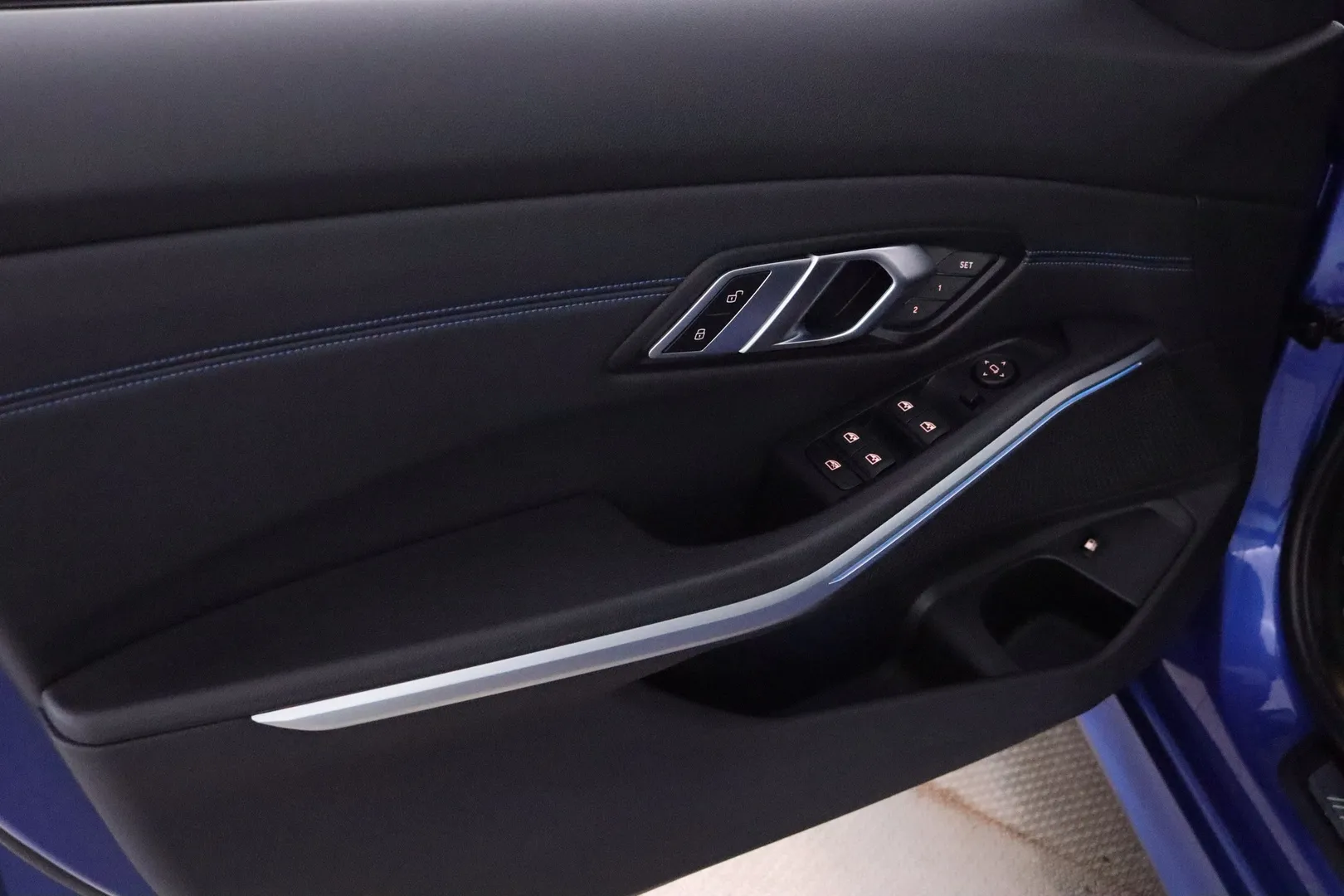 BMW 330 NMZ-600 carousel image