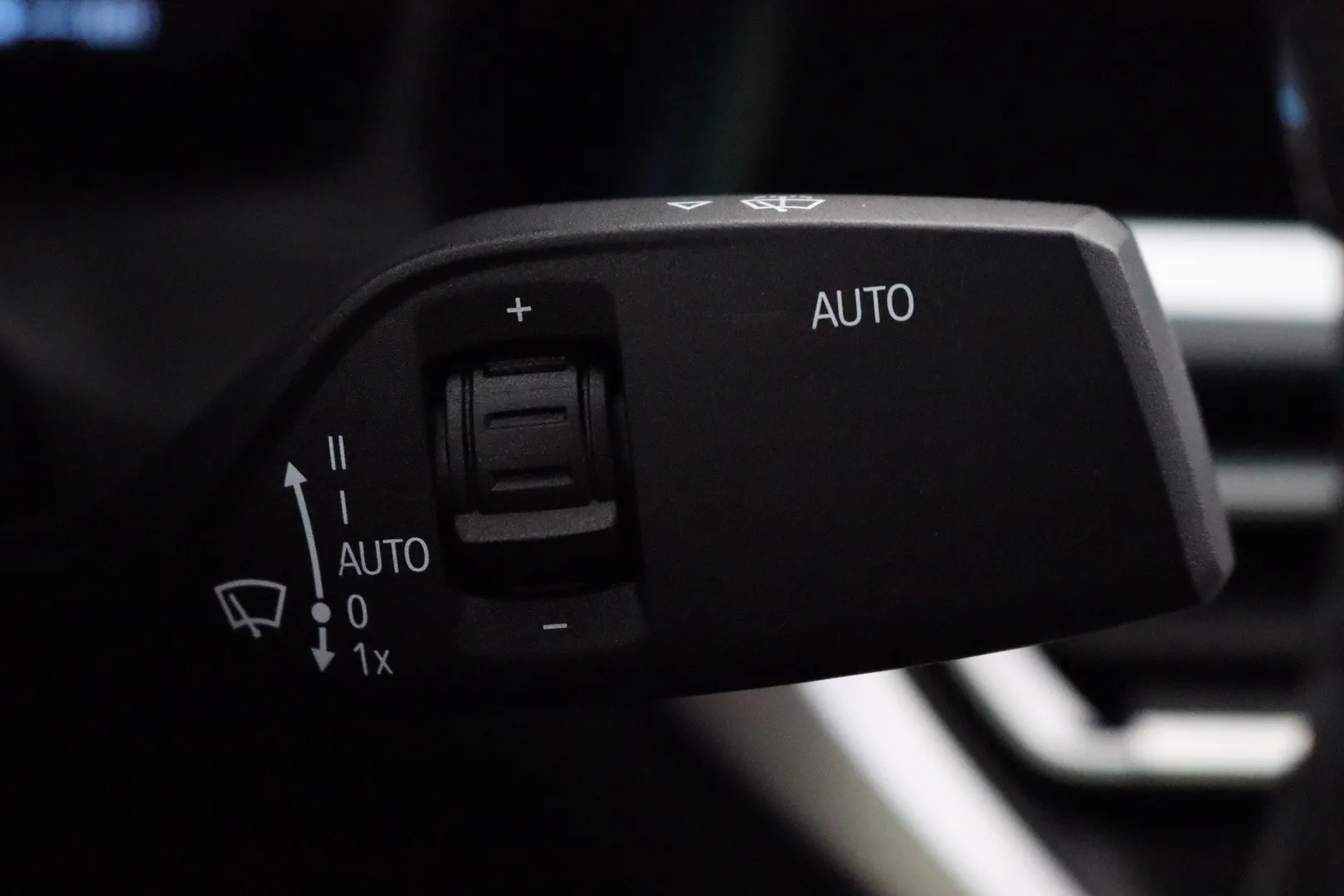 BMW 330 NMZ-600 carousel image