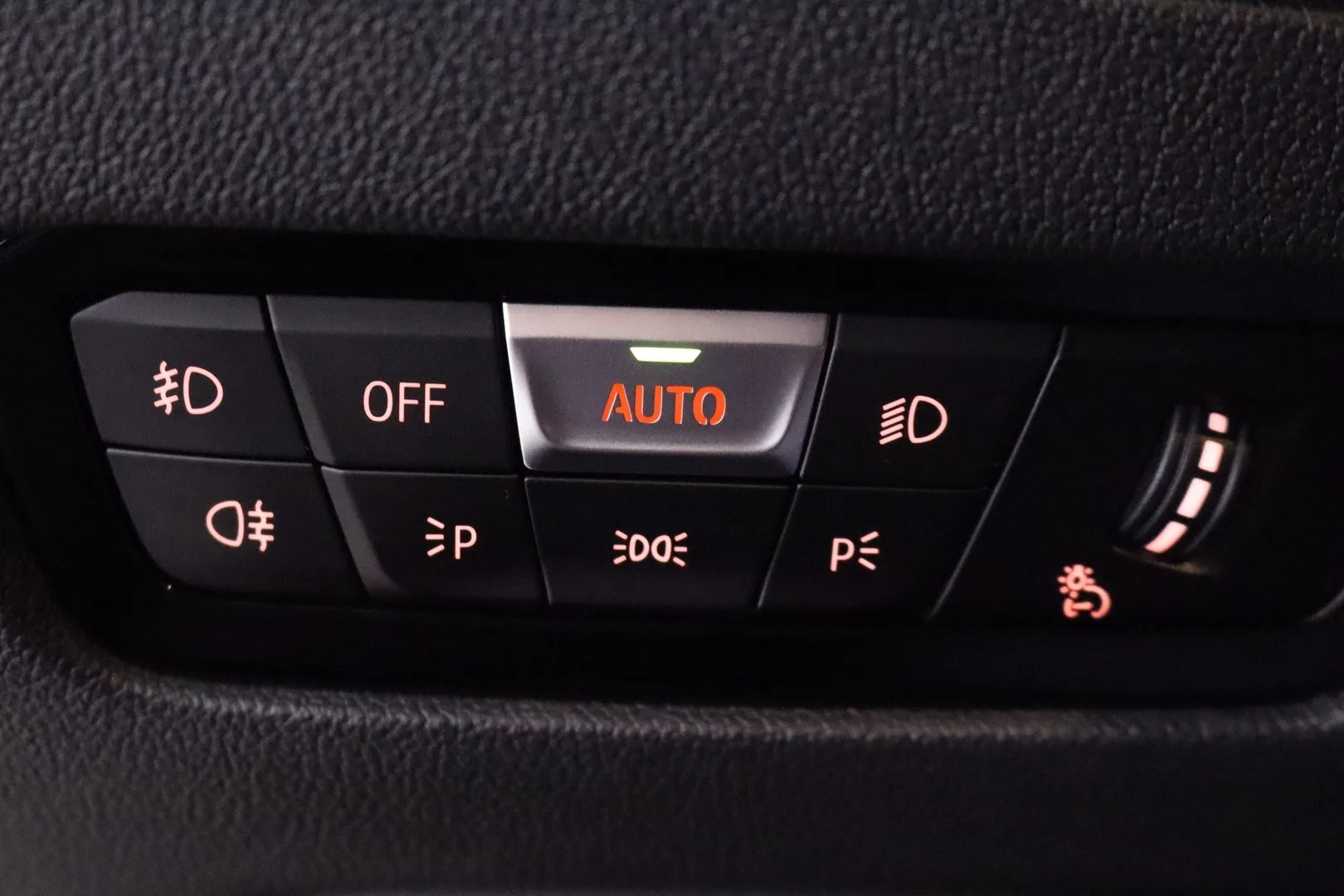 BMW 330 NMZ-600 carousel image