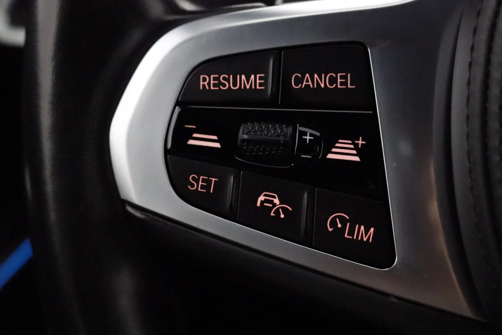 BMW 330 NMZ-600 carousel image