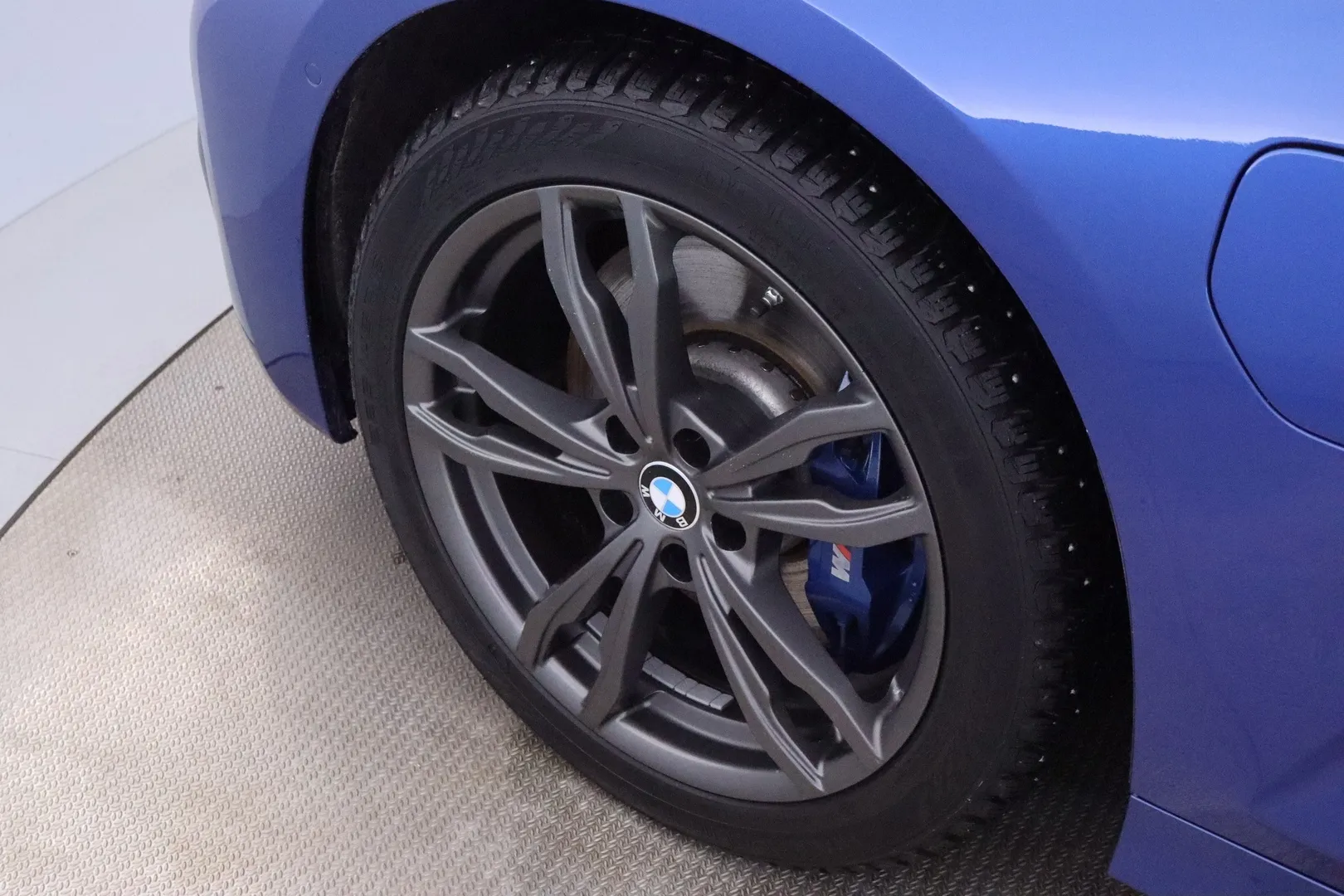 BMW 330 NMZ-600 carousel image