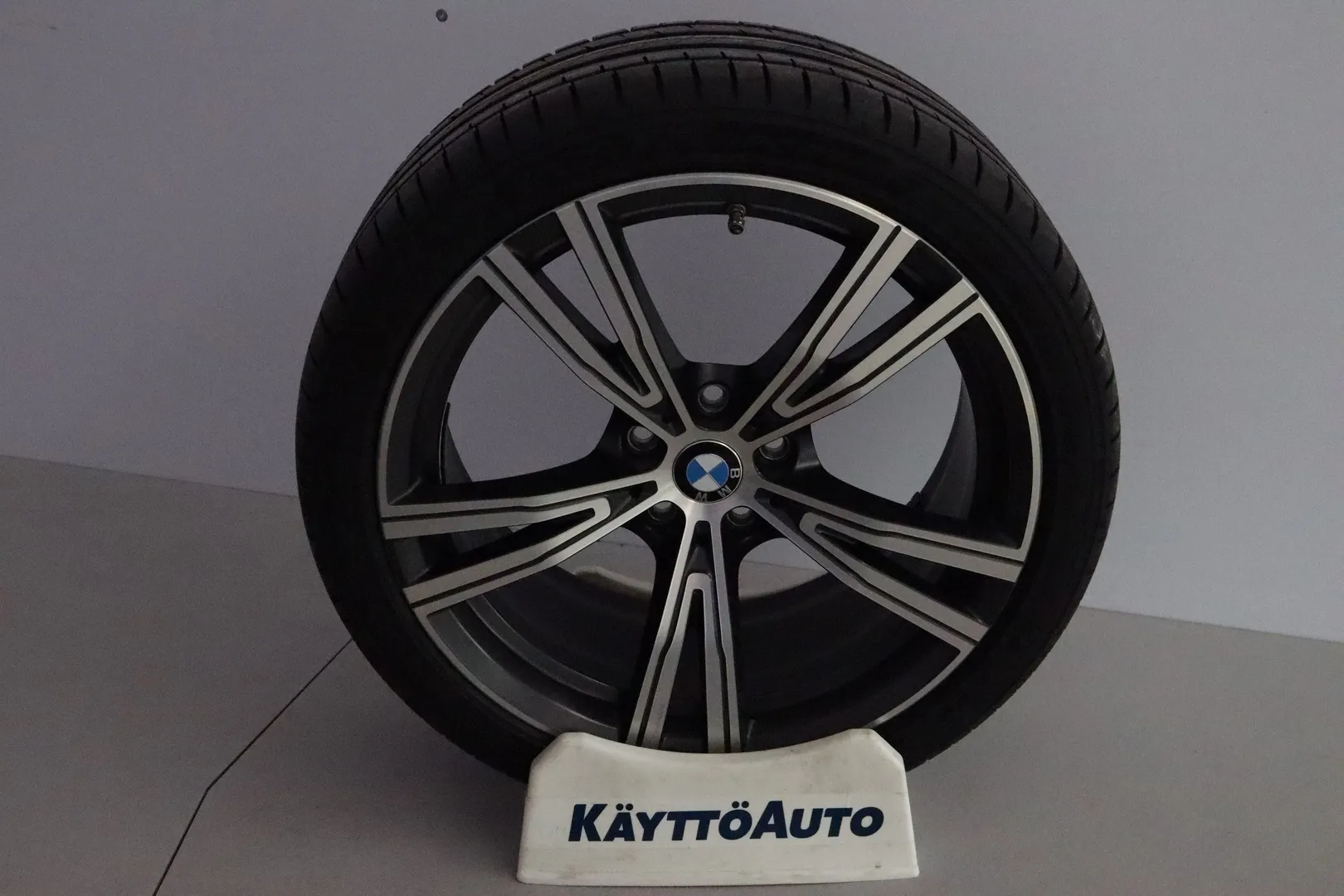 BMW 330 NMZ-600 carousel image