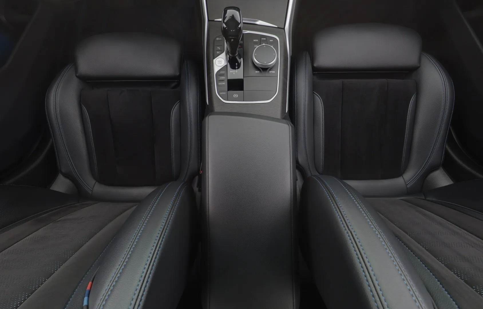 BMW 330 NMZ-600 carousel image