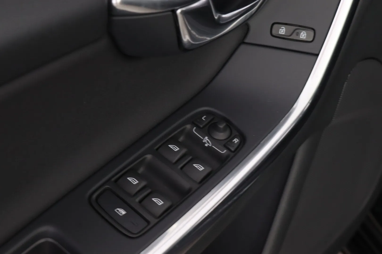 Volvo S60 SNT-832 carousel image