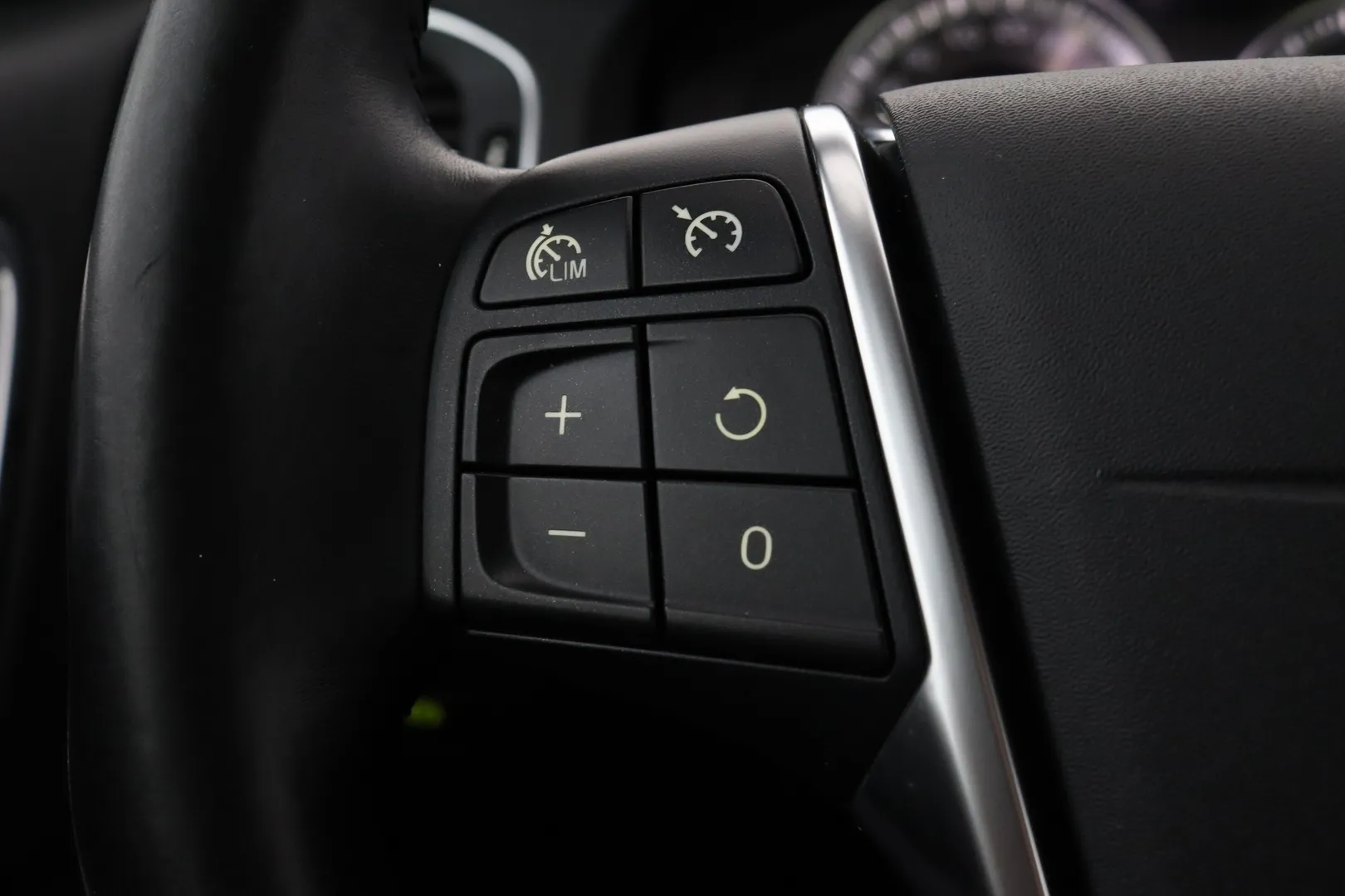 Volvo S60 SNT-832 carousel image