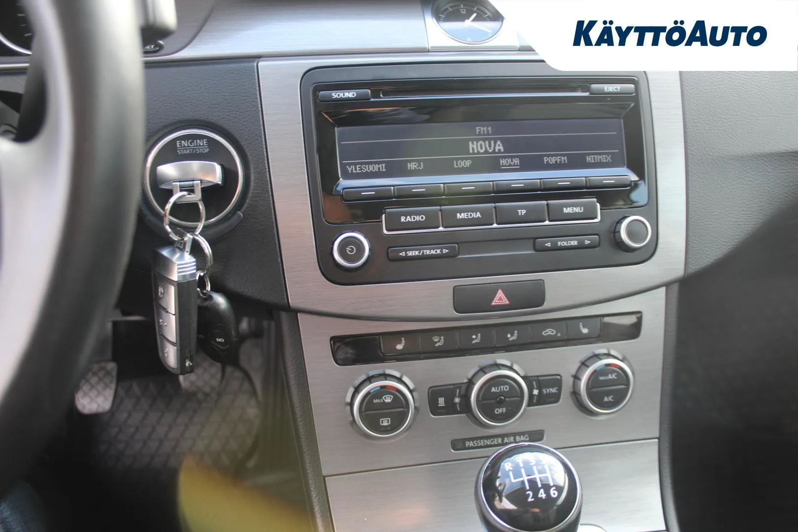 Volkswagen Passat OUM-277 carousel image