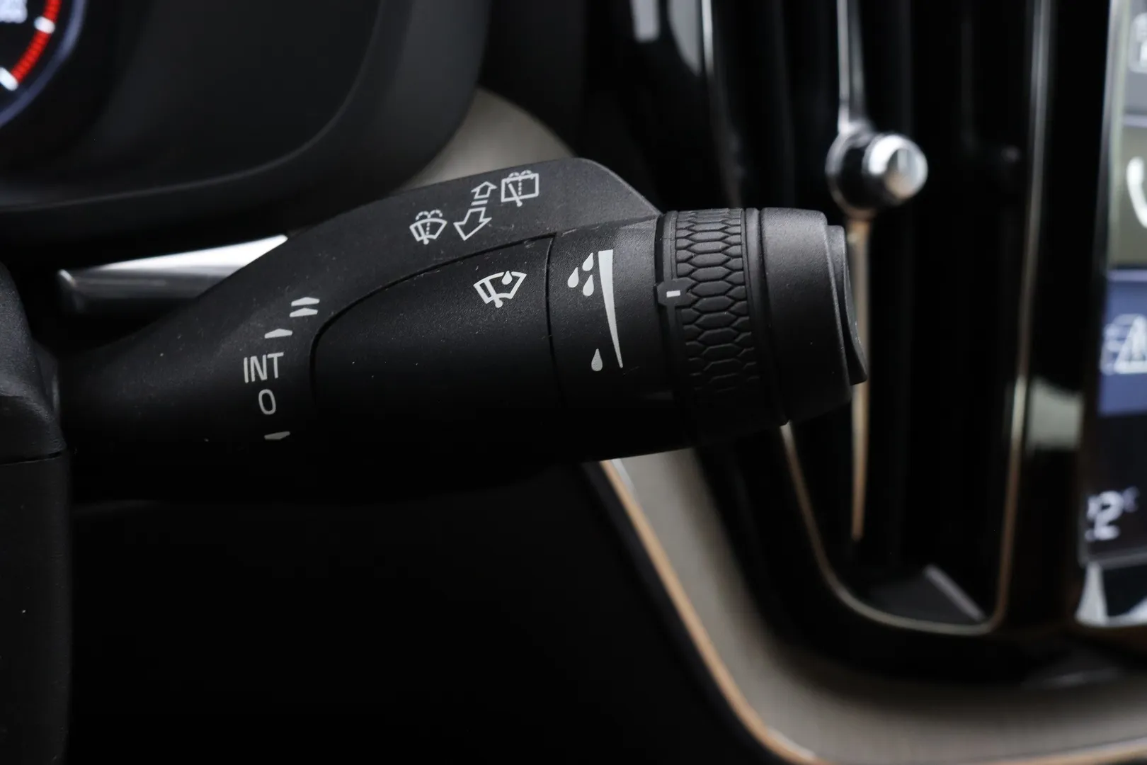 Volvo XC60 JKX-860 carousel image