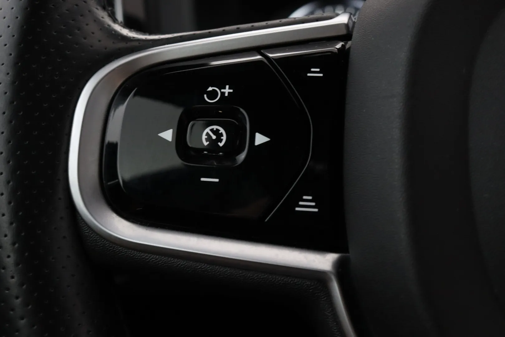 Volvo XC60 JKX-860 carousel image