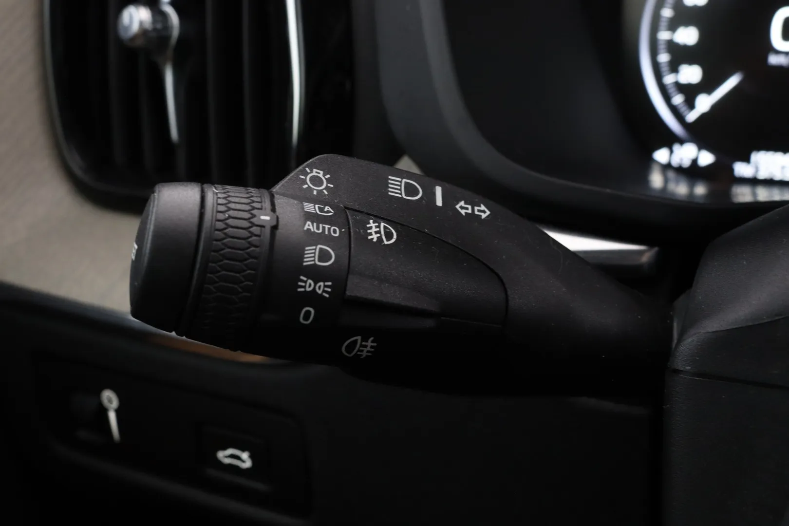 Volvo XC60 JKX-860 carousel image