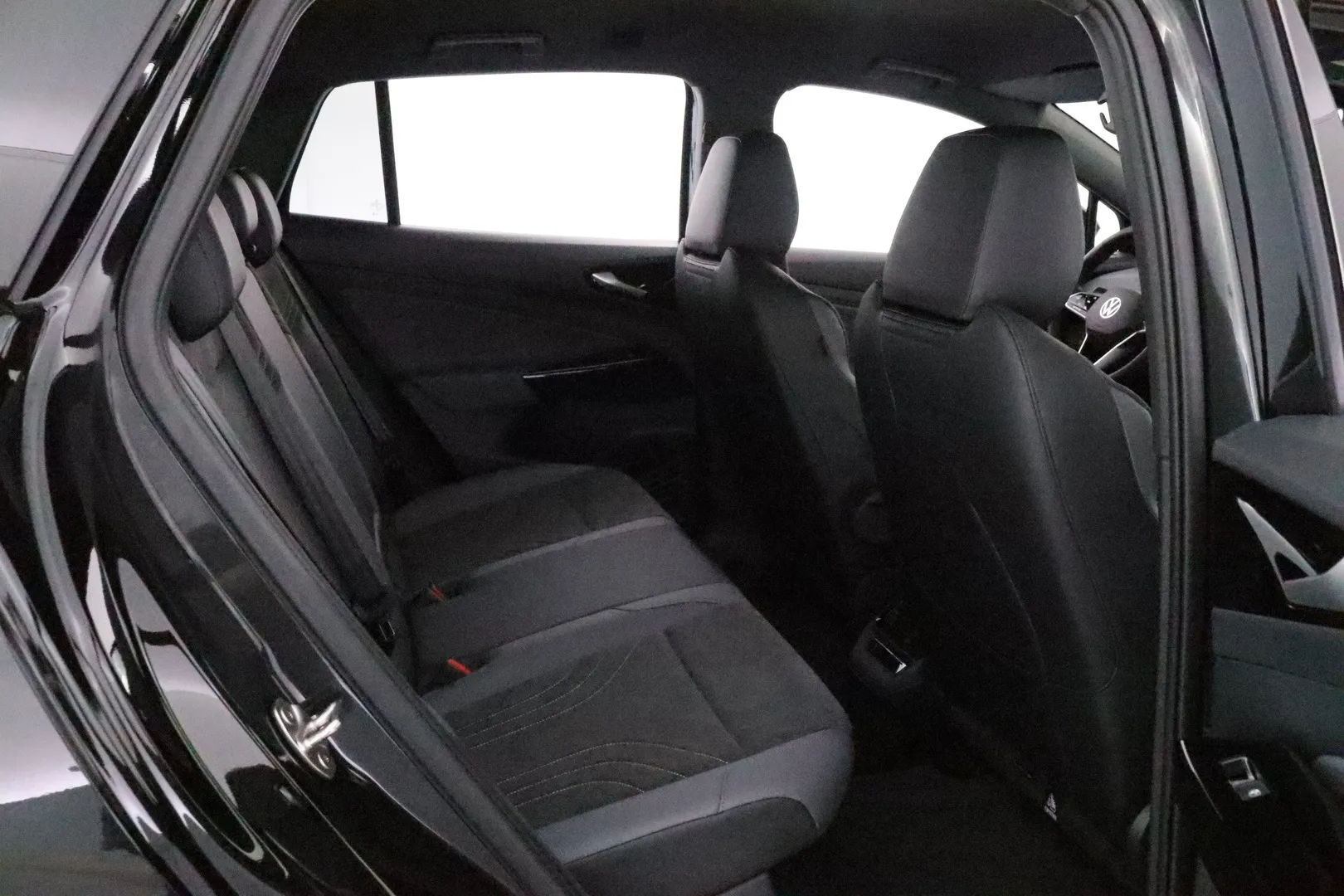 Volkswagen ID.4 ZPZ-843 carousel image