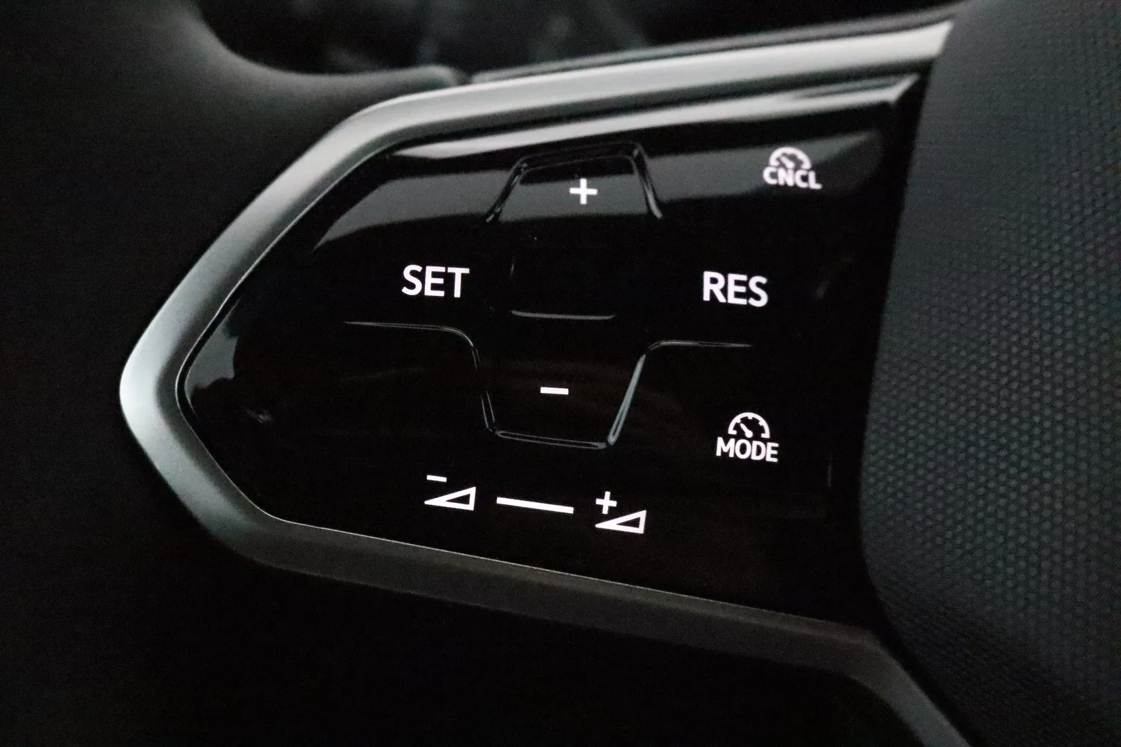 Volkswagen ID.4 ZPZ-843 carousel image