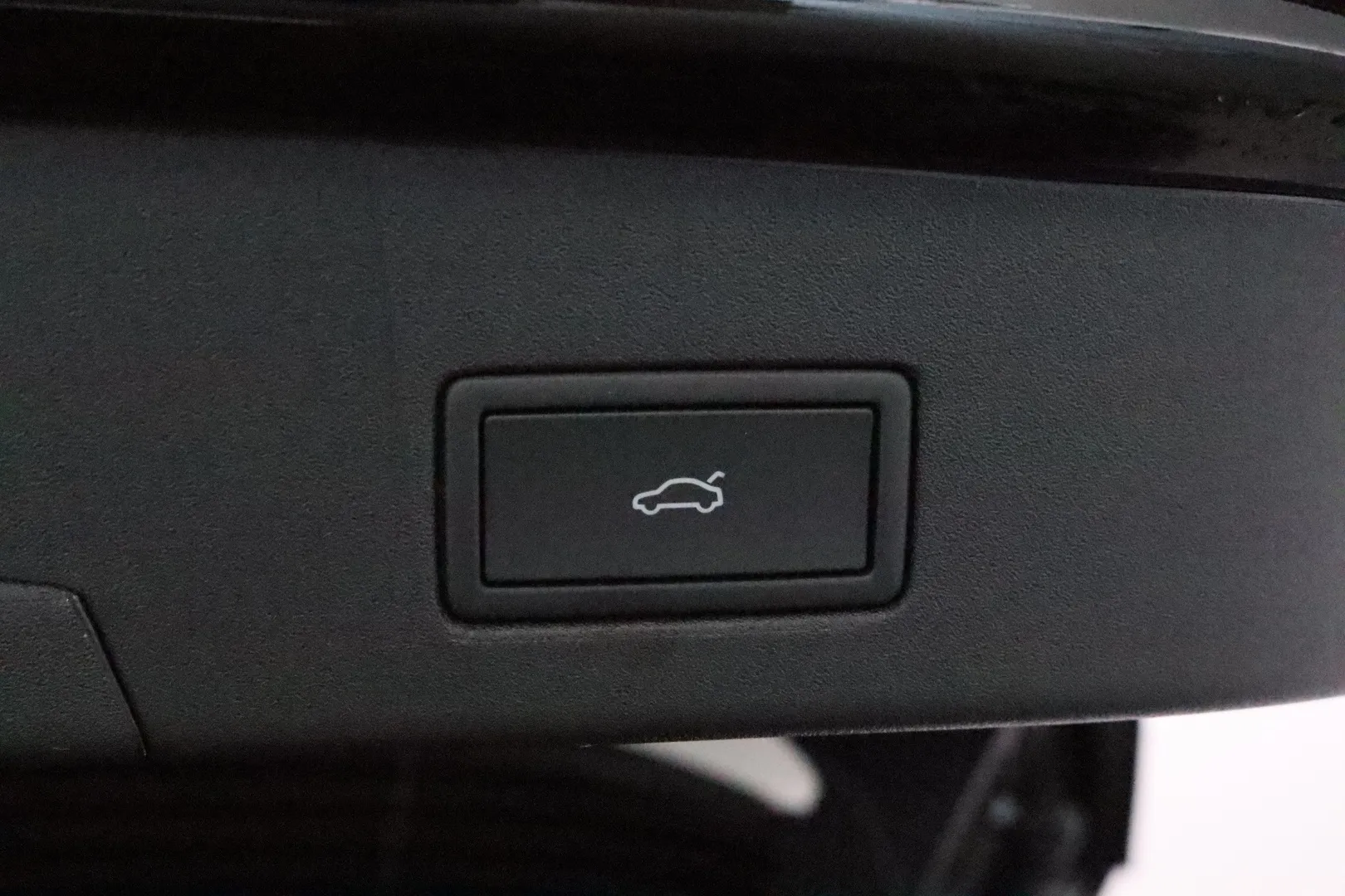 Volkswagen ID.4 ZPZ-843 carousel image