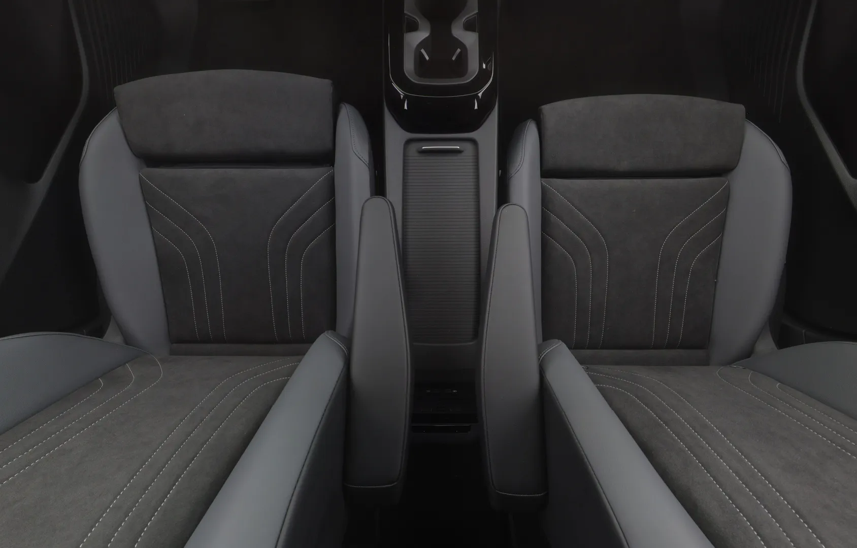 Volkswagen ID.4 ZPZ-843 carousel image