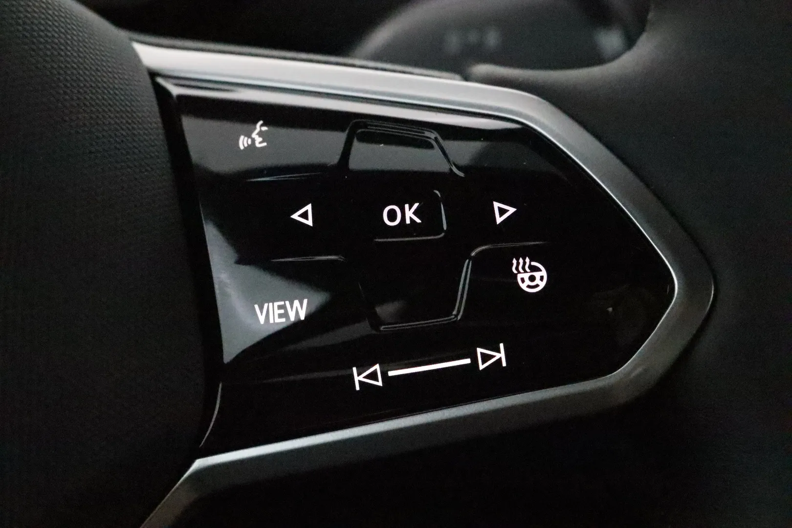 Volkswagen ID.4 ZPZ-843 carousel image