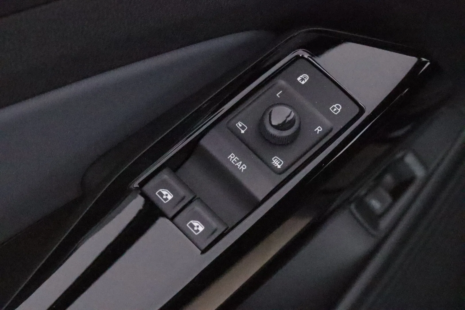 Volkswagen ID.4 ZPZ-843 carousel image