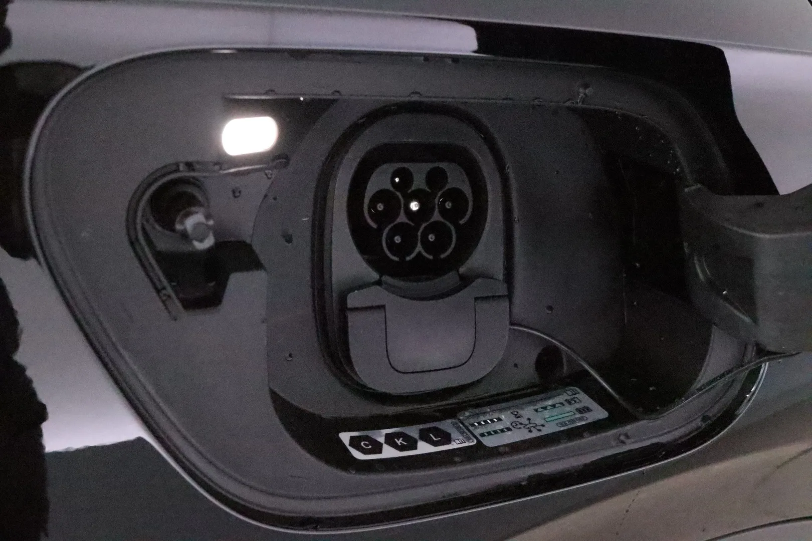 Volkswagen ID.4 ZPZ-843 carousel image