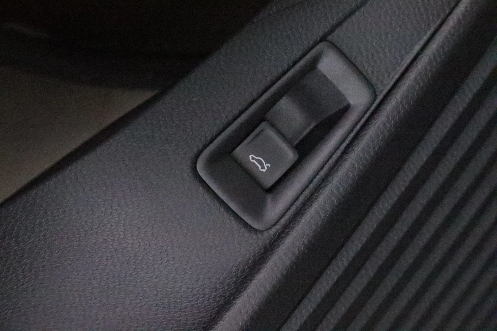 Volkswagen ID.4 ZPZ-843 carousel image