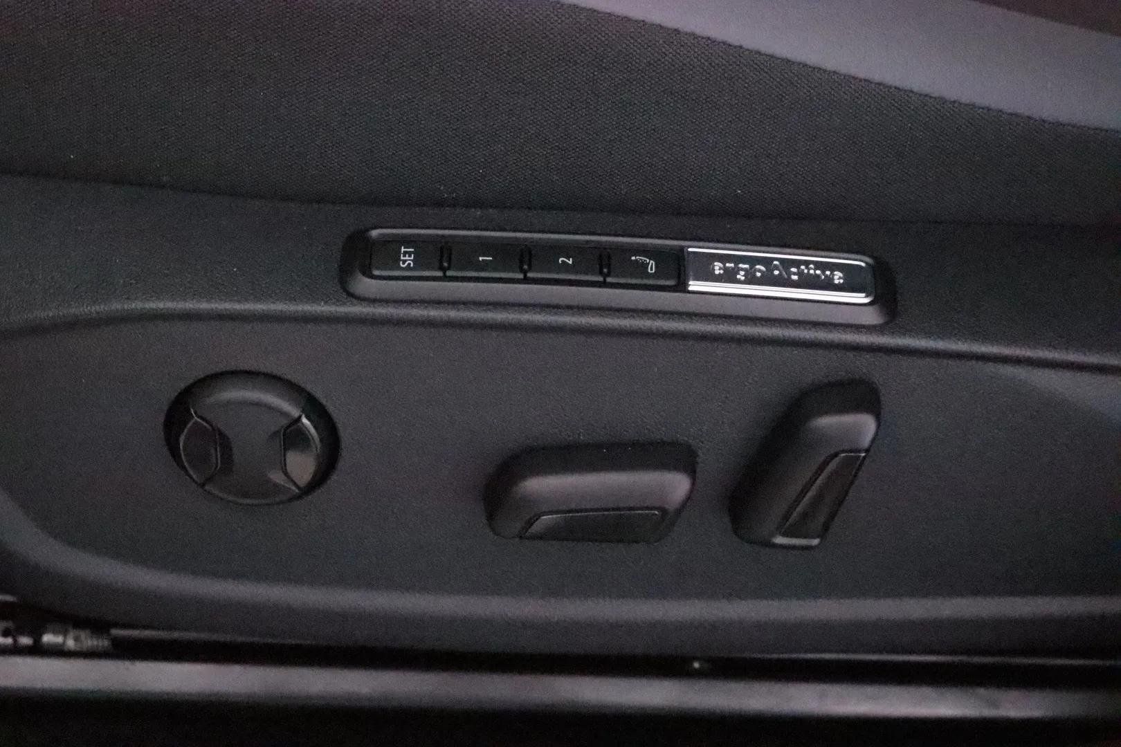 Volkswagen ID.4 ZPZ-843 carousel image