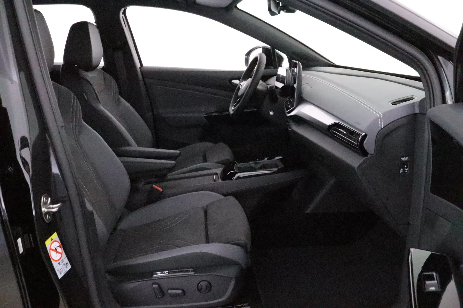 Volkswagen ID.4 ZPZ-843 carousel image